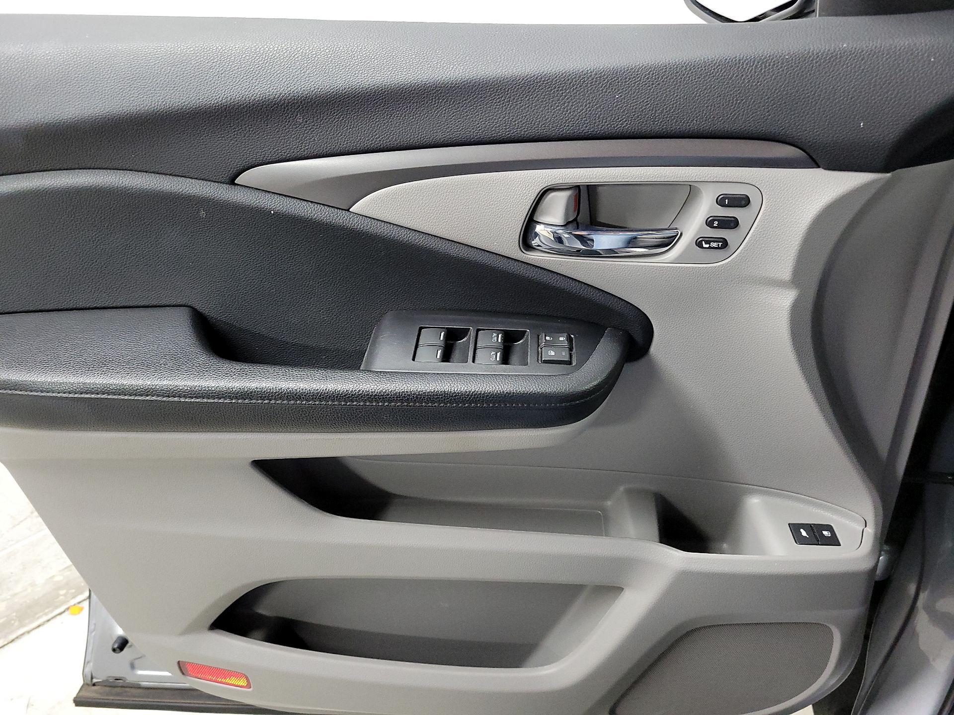 Thumbnail: 2019 Honda Pilot - 12