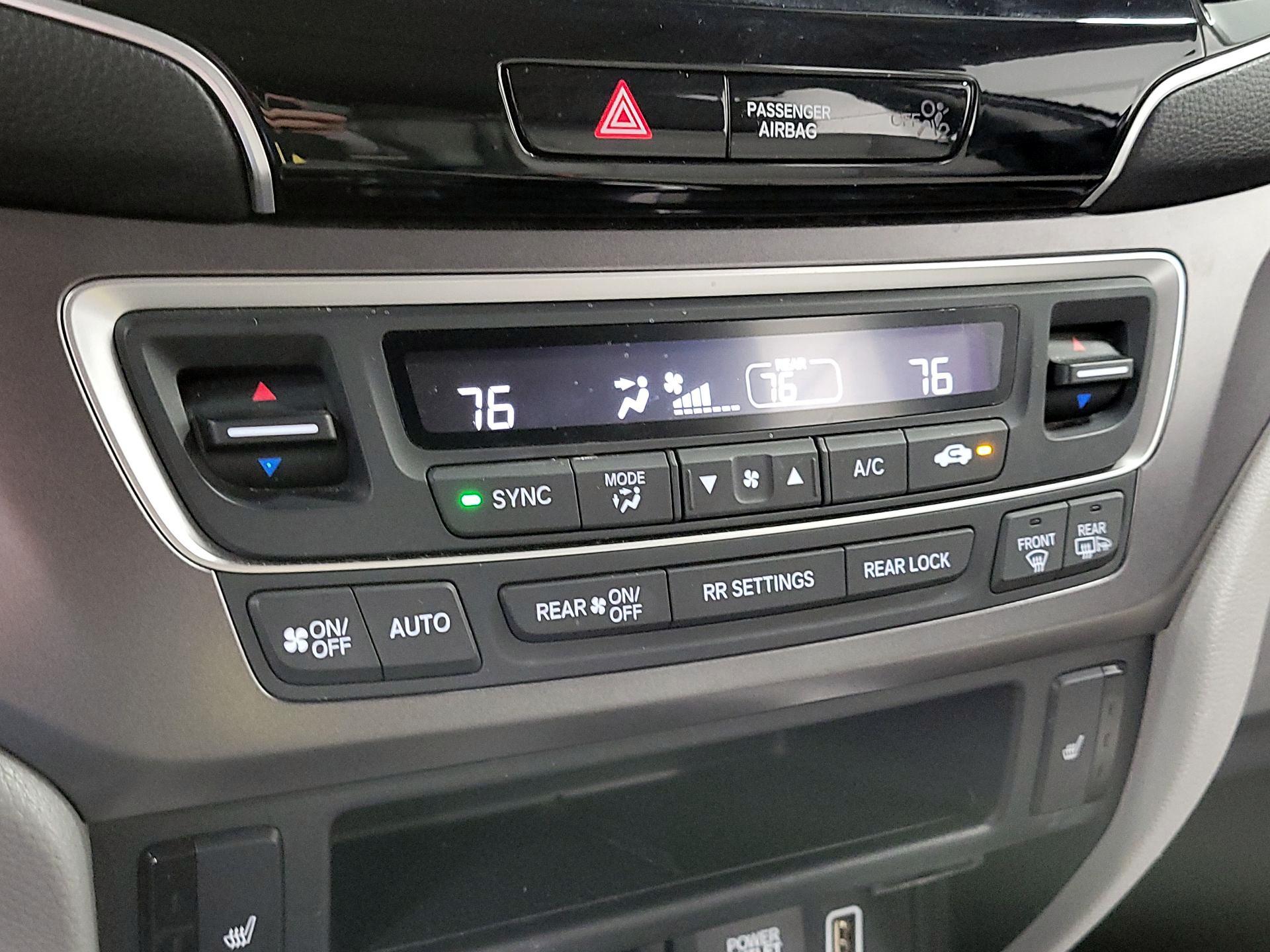 Thumbnail: 2019 Honda Pilot - 16