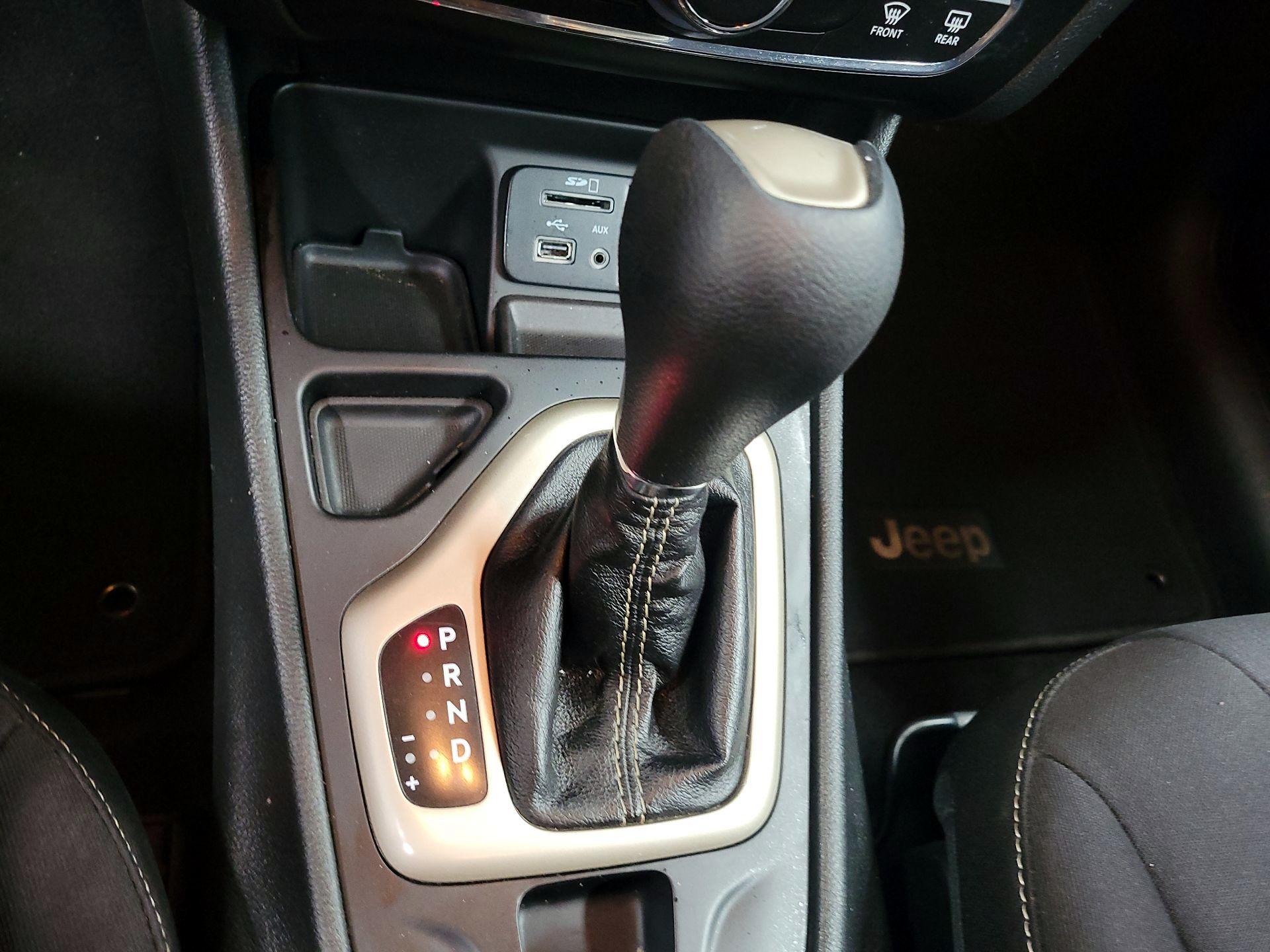 Thumbnail: 2015 Jeep Cherokee - 16