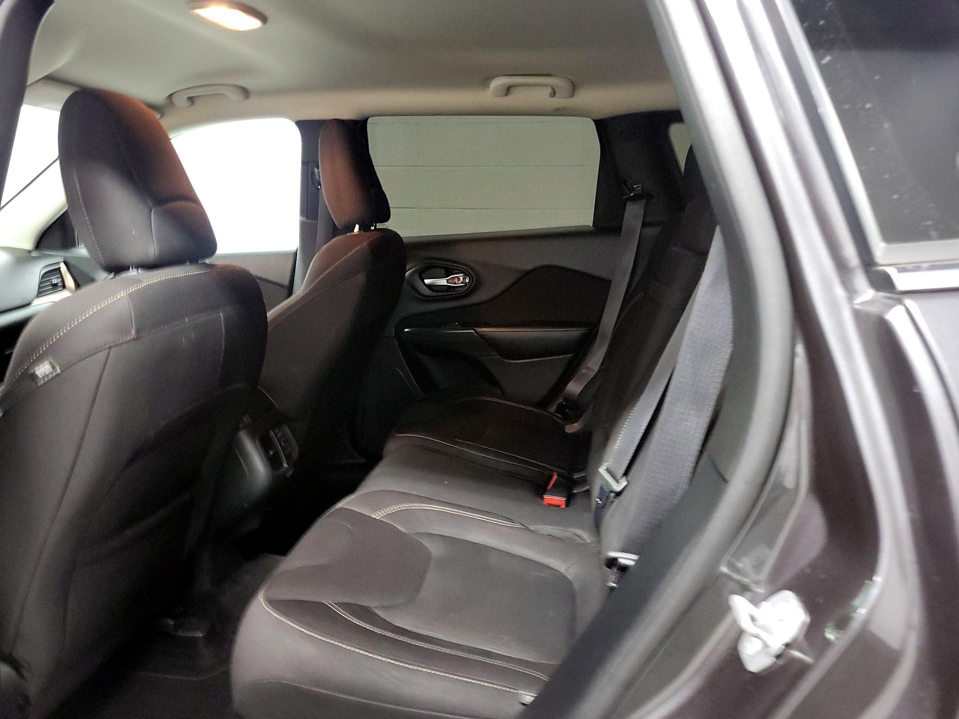 Thumbnail: 2015 Jeep Cherokee - 17