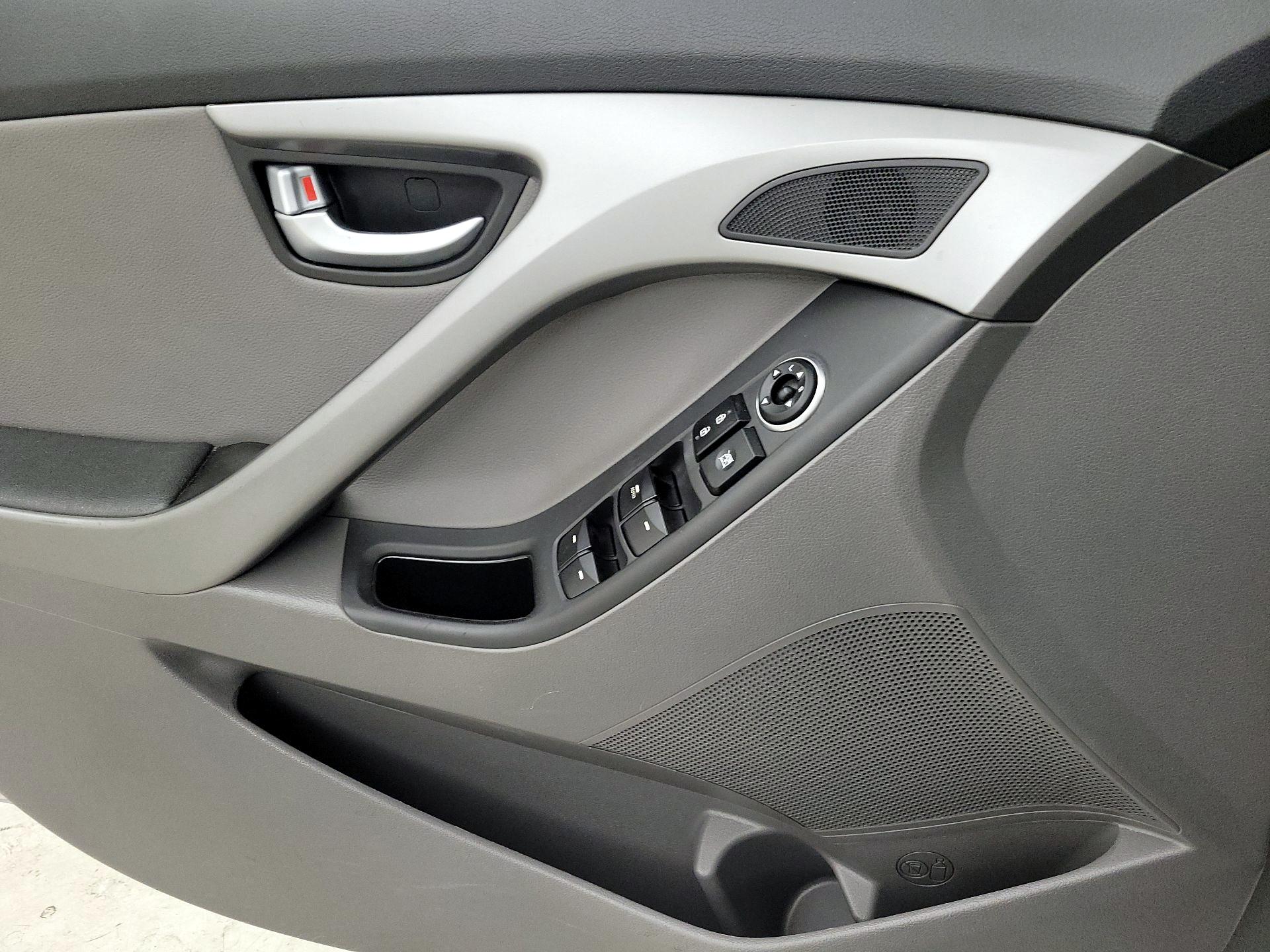 Thumbnail: 2016 Hyundai Elantra - 12