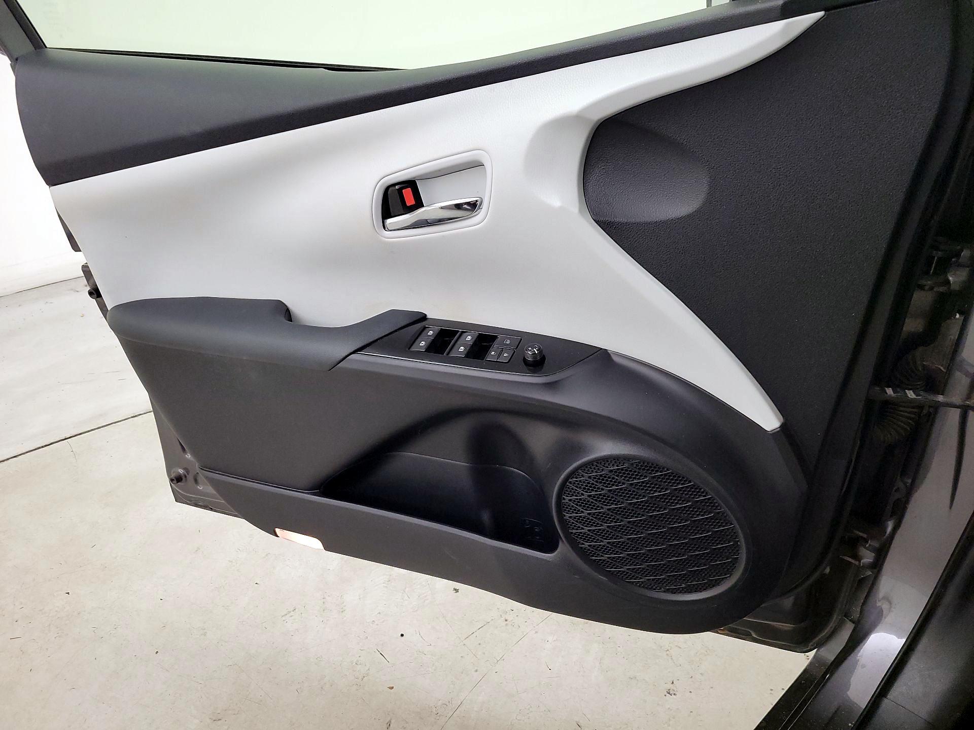 Thumbnail: 2017 Toyota Prius - 12