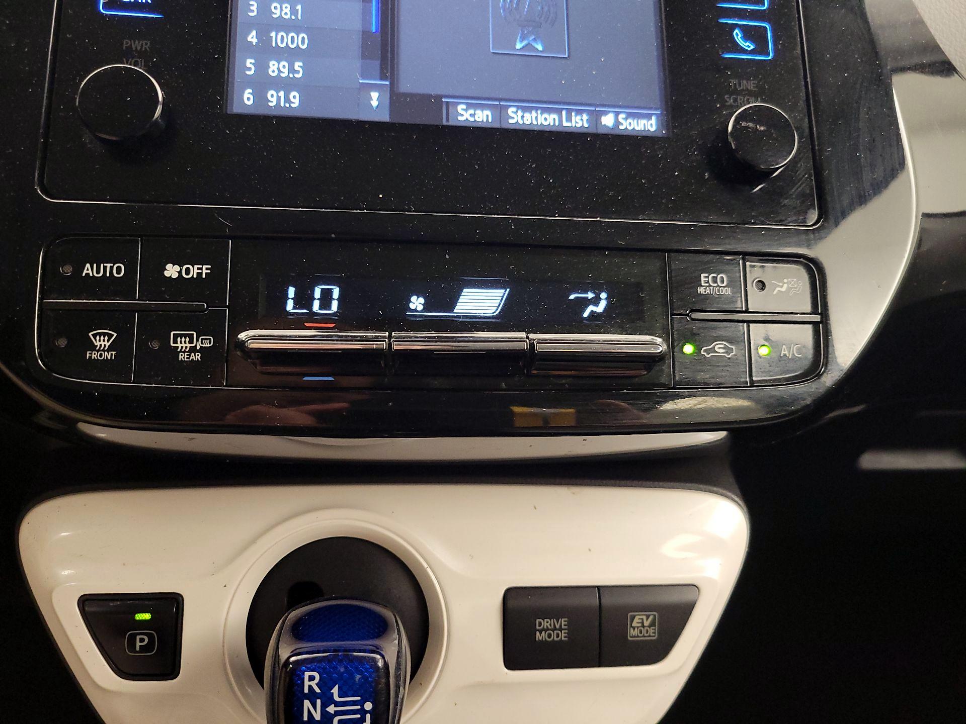 Thumbnail: 2017 Toyota Prius - 16