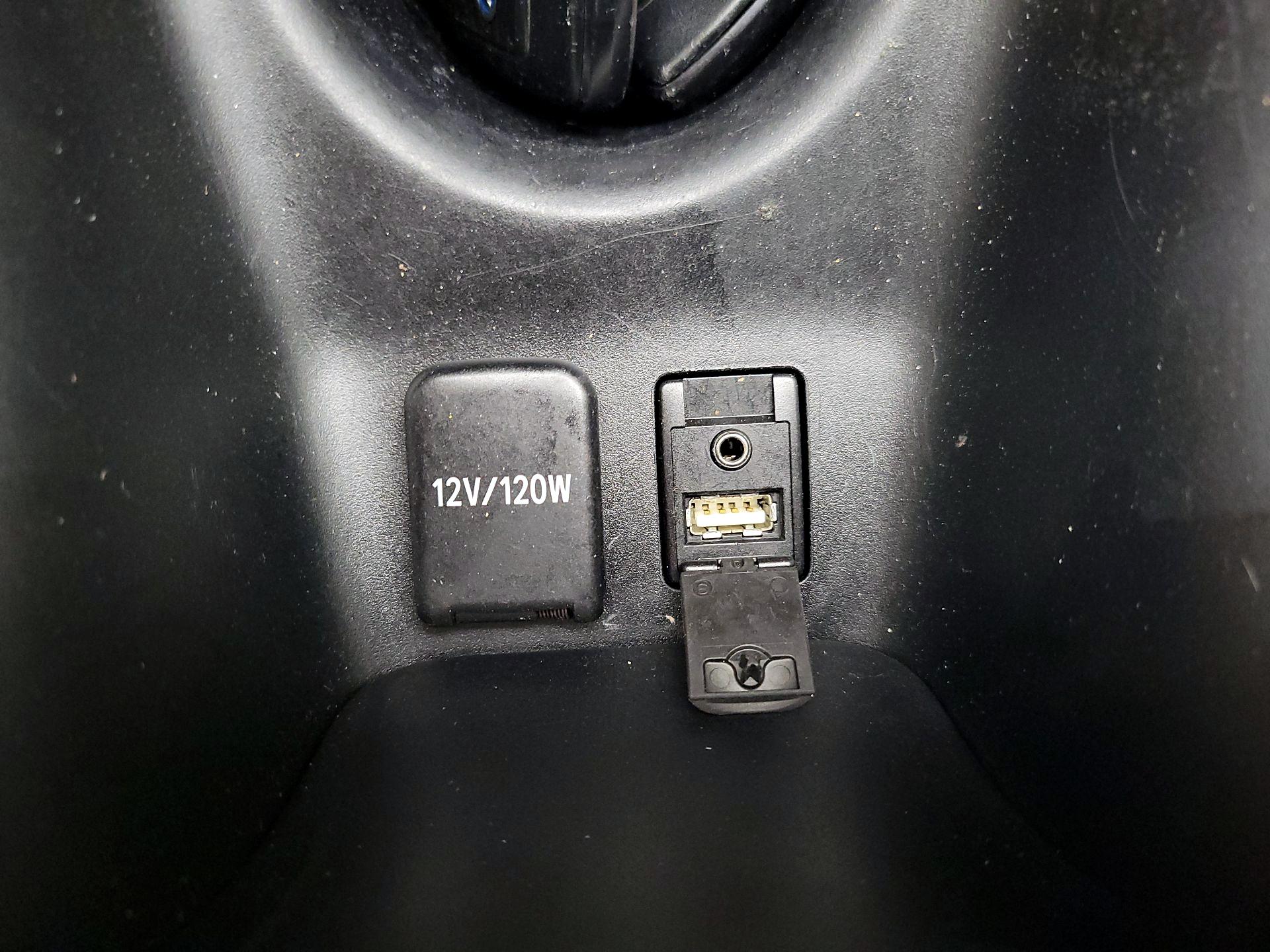 Thumbnail: 2017 Toyota Prius - 18