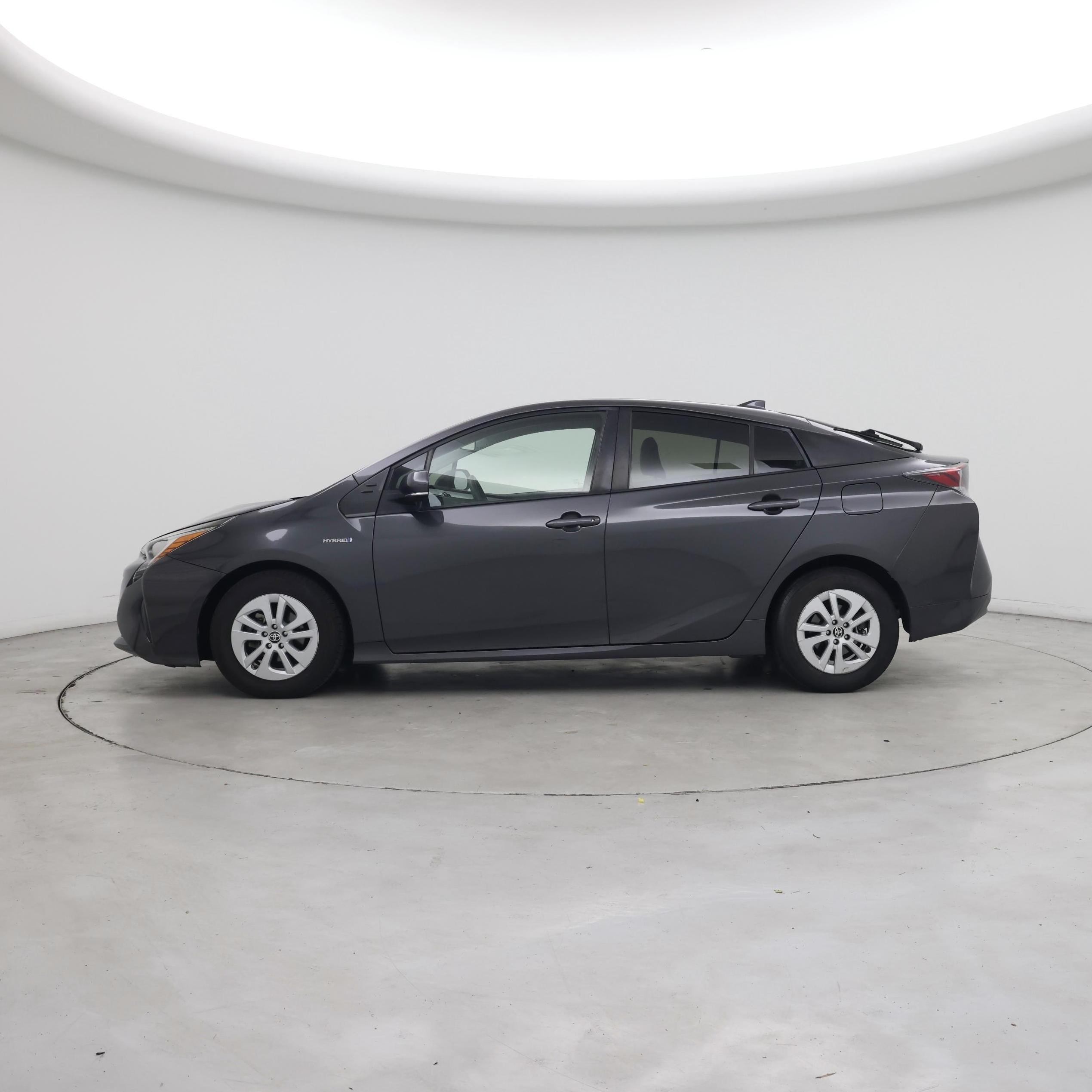 Thumbnail: 2017 Toyota Prius - 3