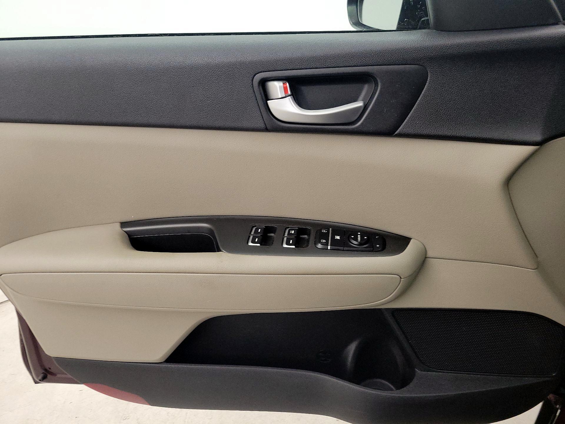 Thumbnail: 2016 Kia Optima - 12