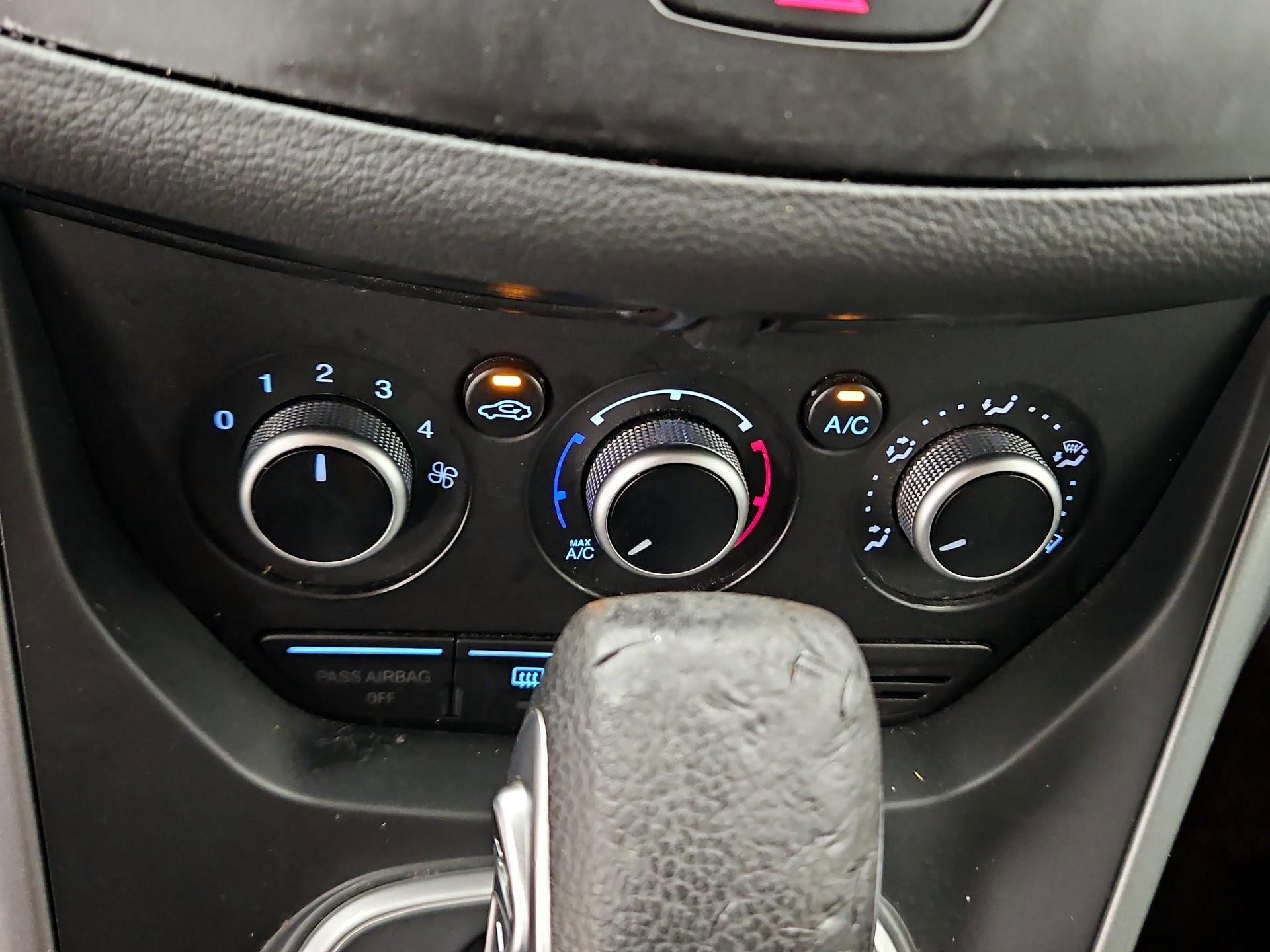 Thumbnail: 2013 Ford Escape - 15