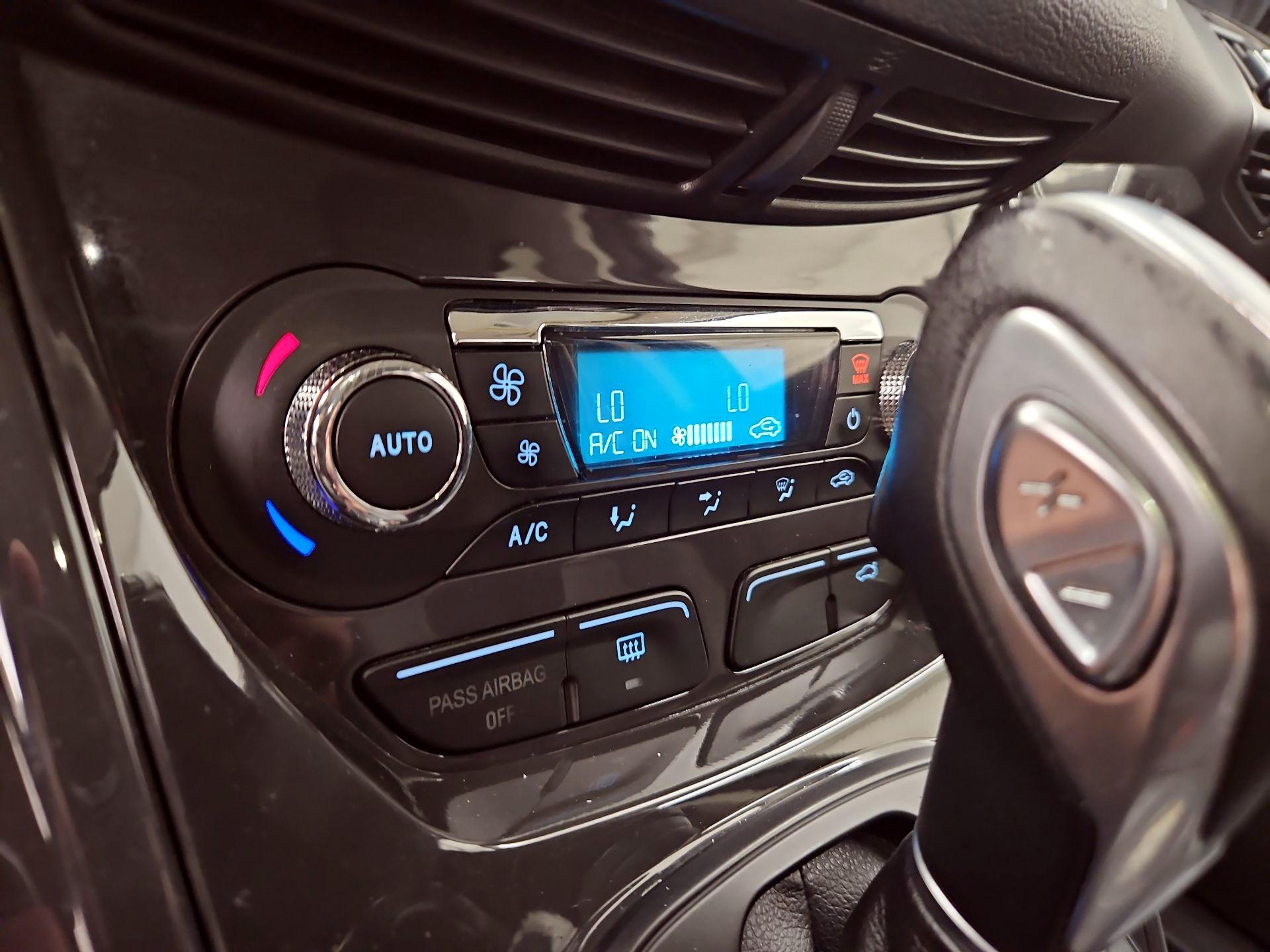 Thumbnail: 2014 Ford Escape - 16