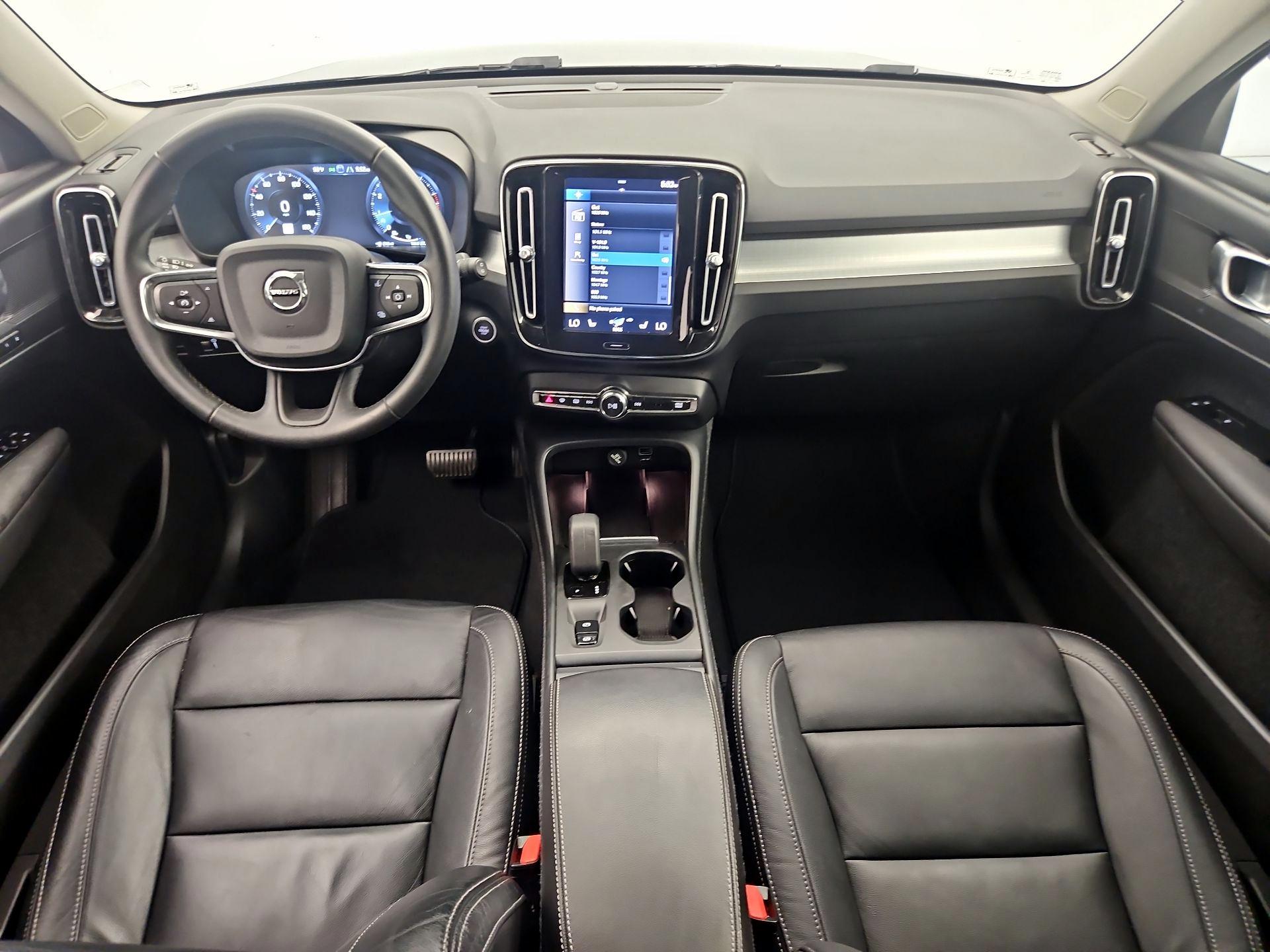 Thumbnail: 2022 Volvo XC40 - 9