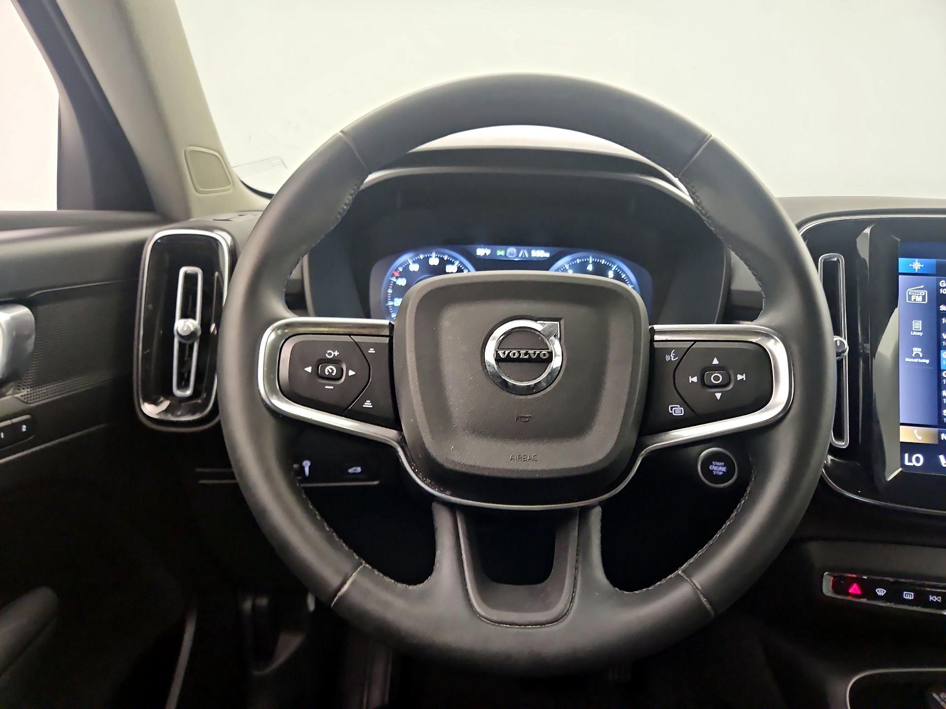 Thumbnail: 2022 Volvo XC40 - 10