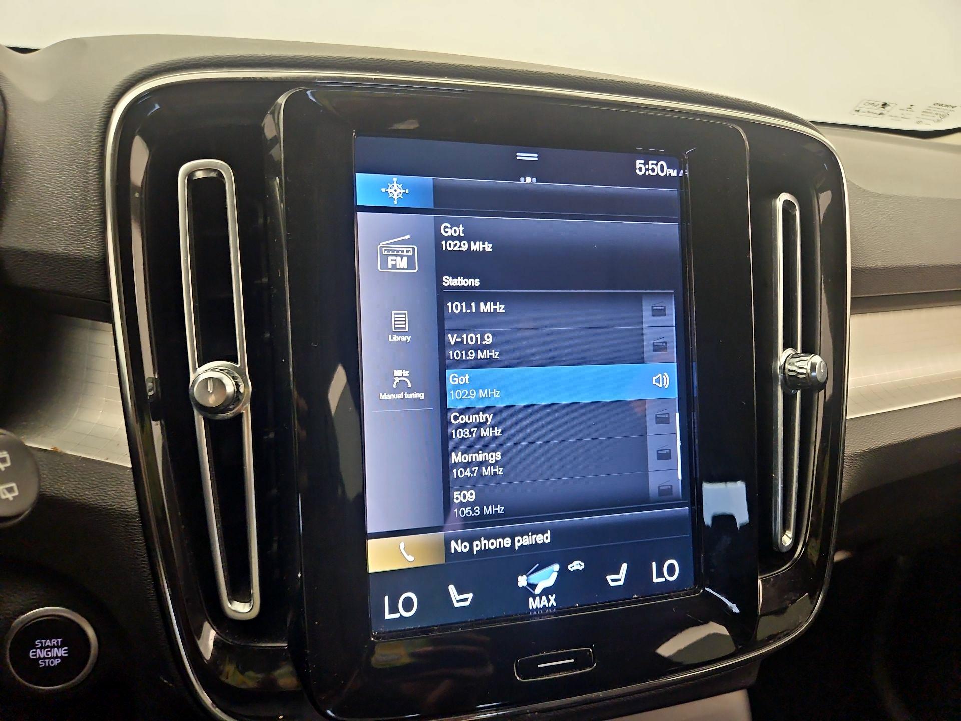 Thumbnail: 2022 Volvo XC40 - 16