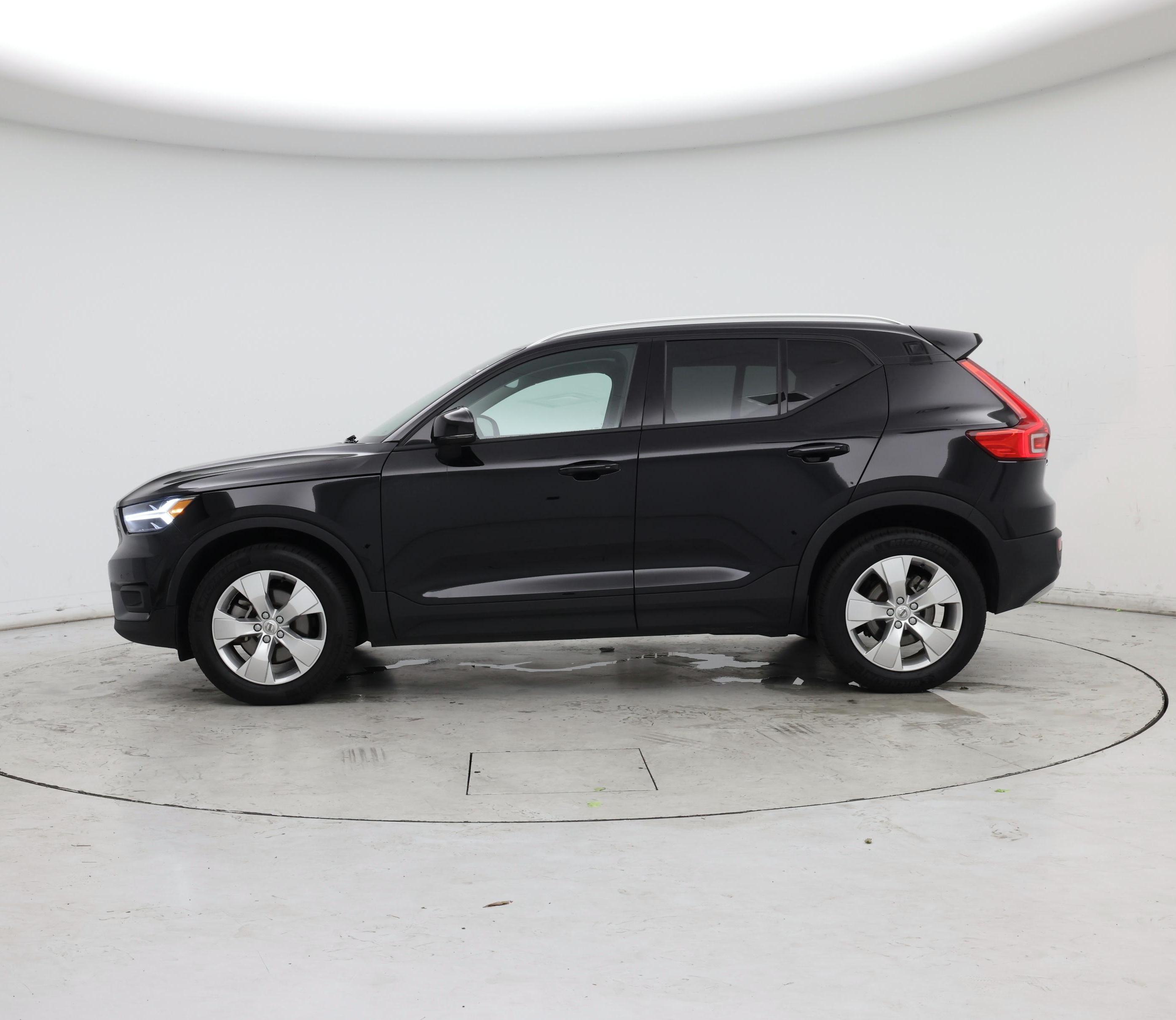 Thumbnail: 2022 Volvo XC40 - 3