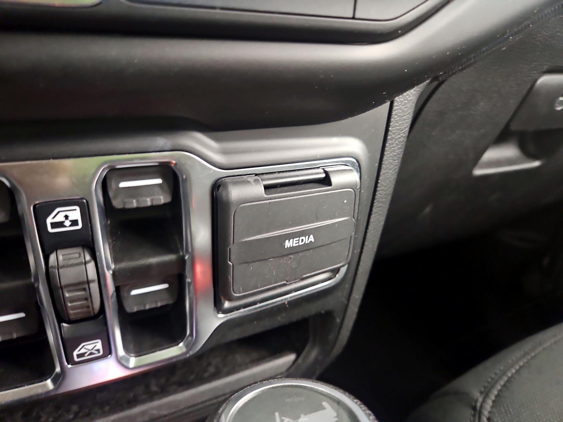Thumbnail: 2021 Jeep Wrangler - 18