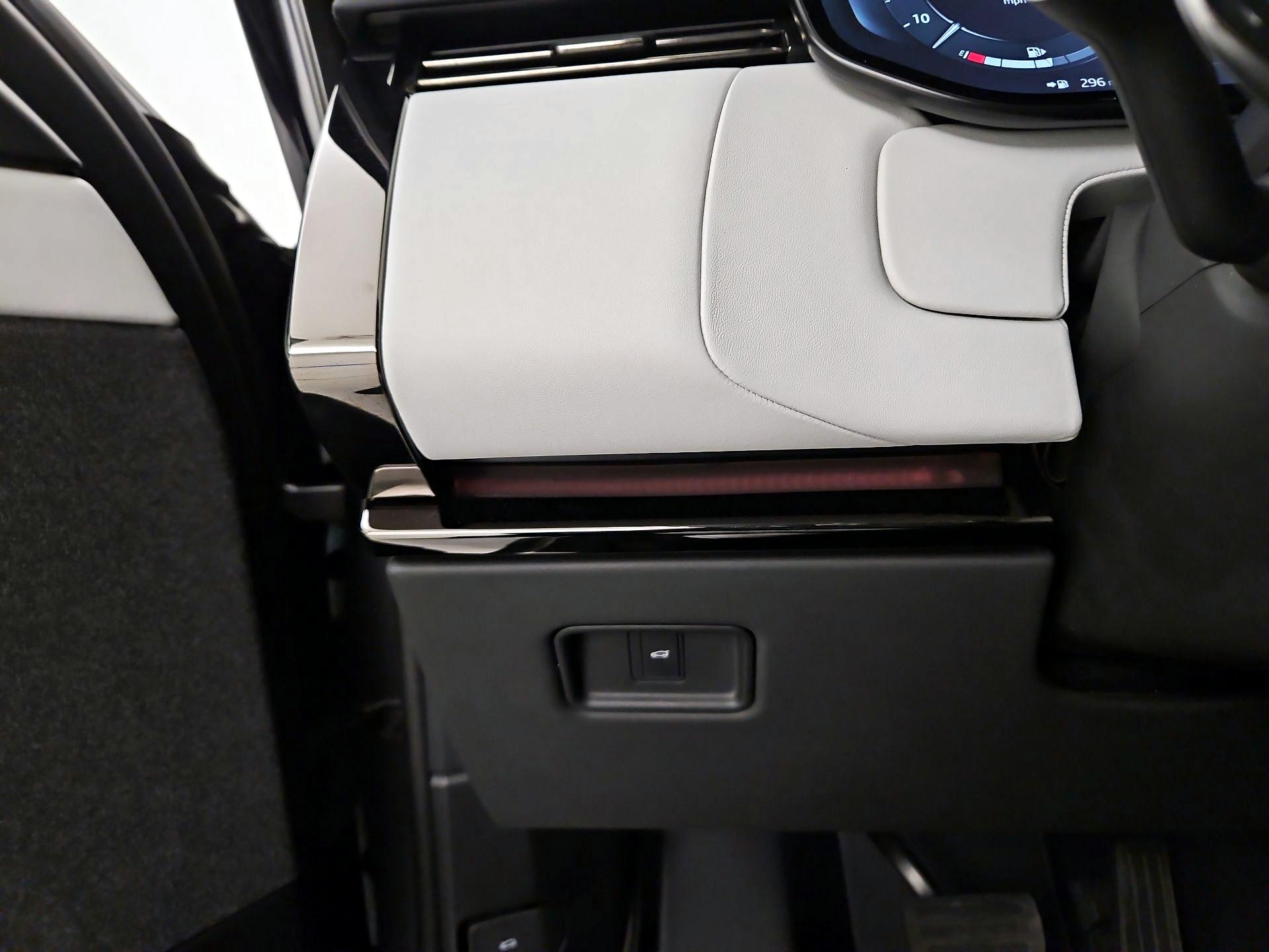 Thumbnail: 2023 Land Rover Range Rover Sport - 13