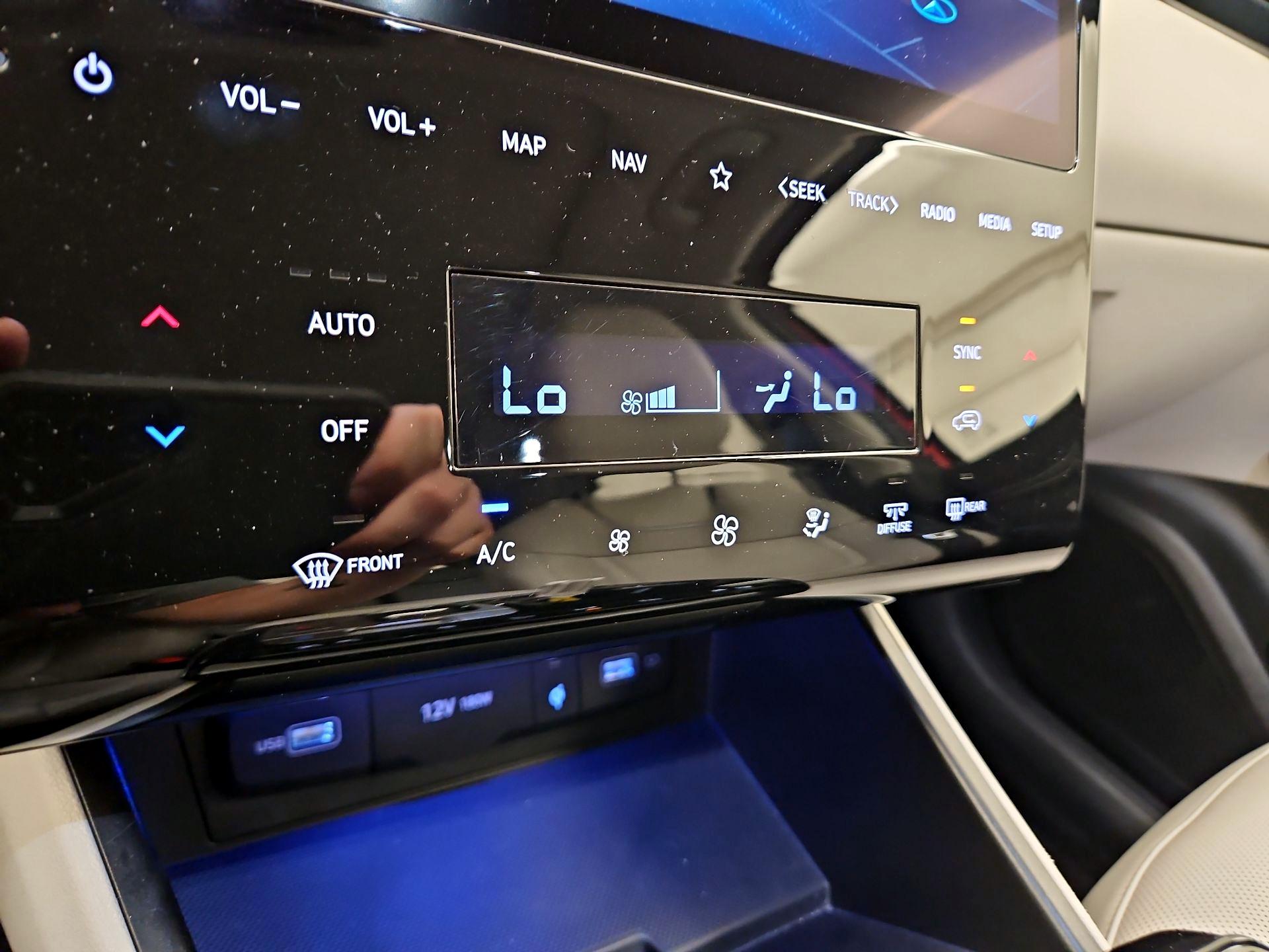 Thumbnail: 2023 Hyundai Santa Fe - 17