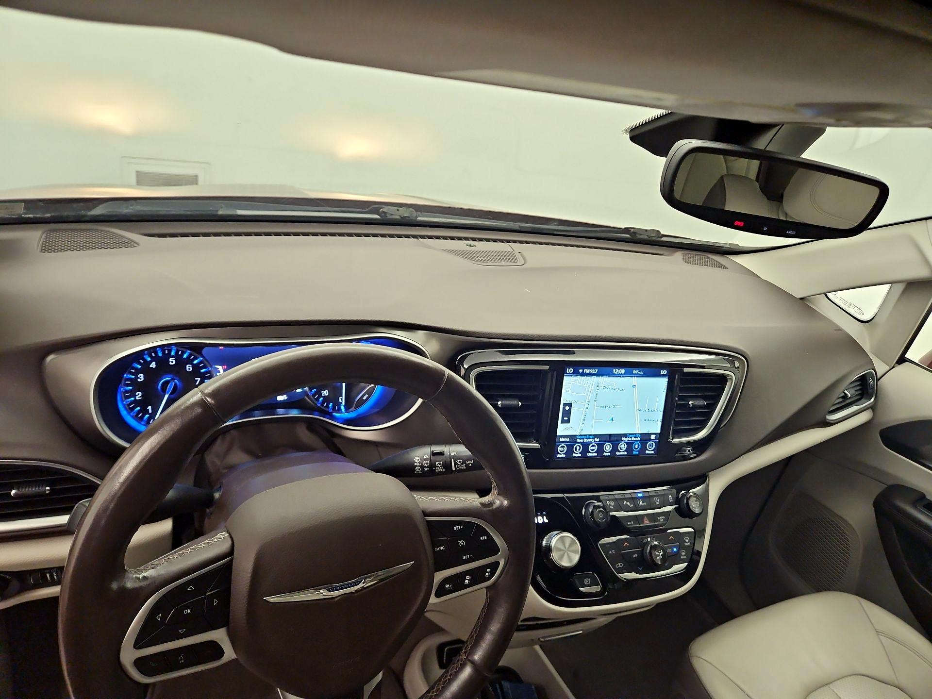 Thumbnail: 2018 Chrysler Pacifica - 9