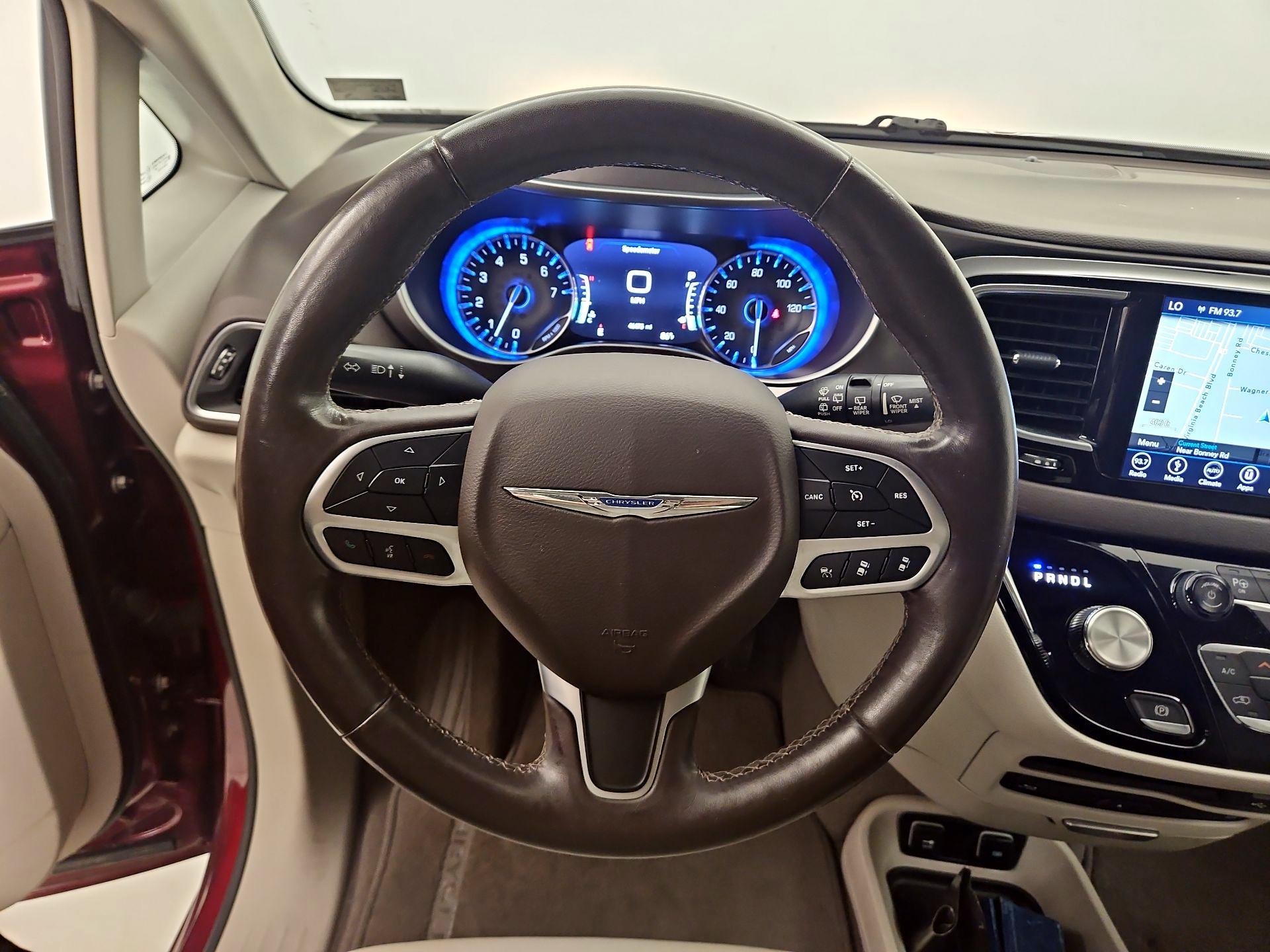 Thumbnail: 2018 Chrysler Pacifica - 10