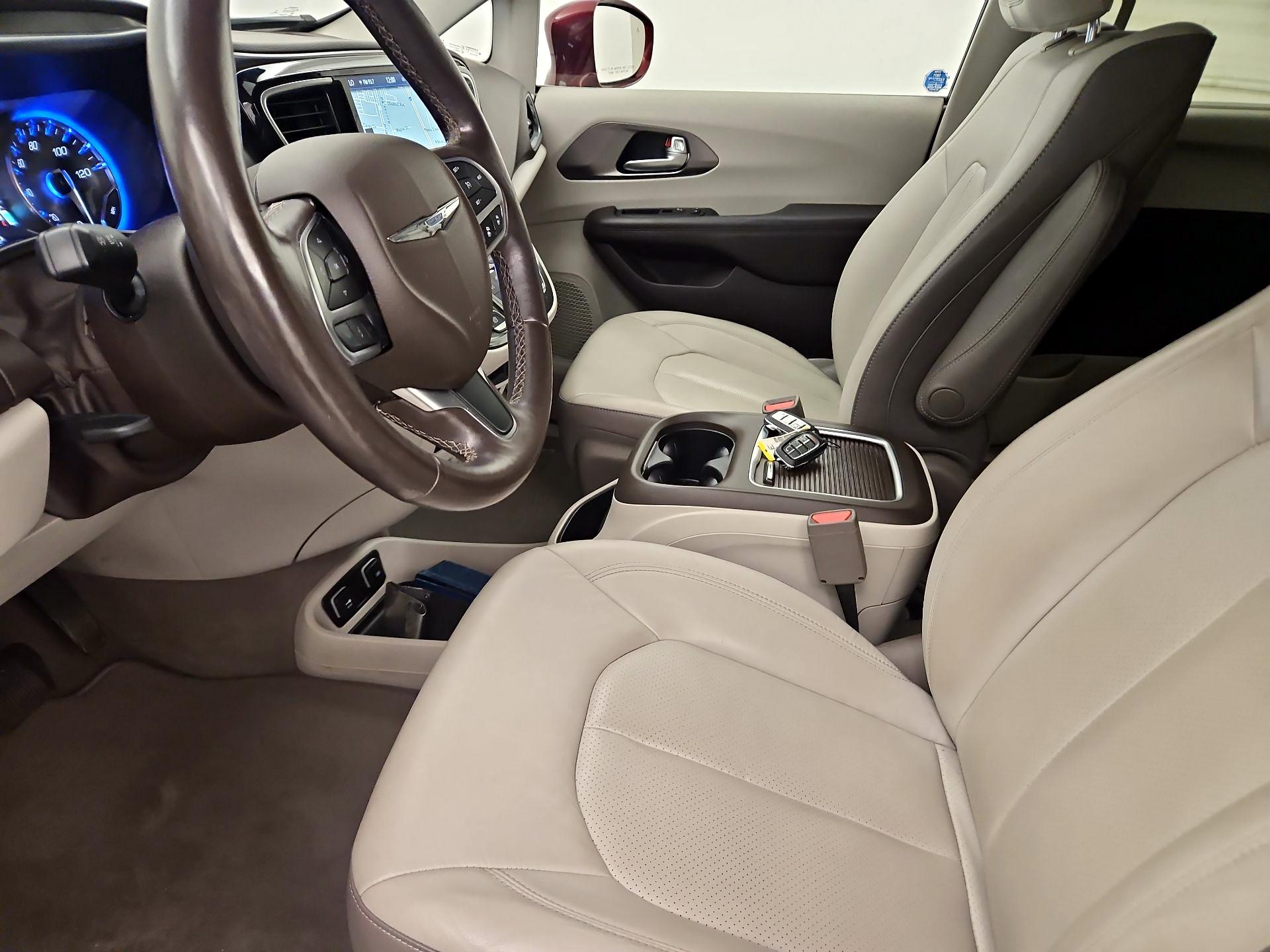 Thumbnail: 2018 Chrysler Pacifica - 11