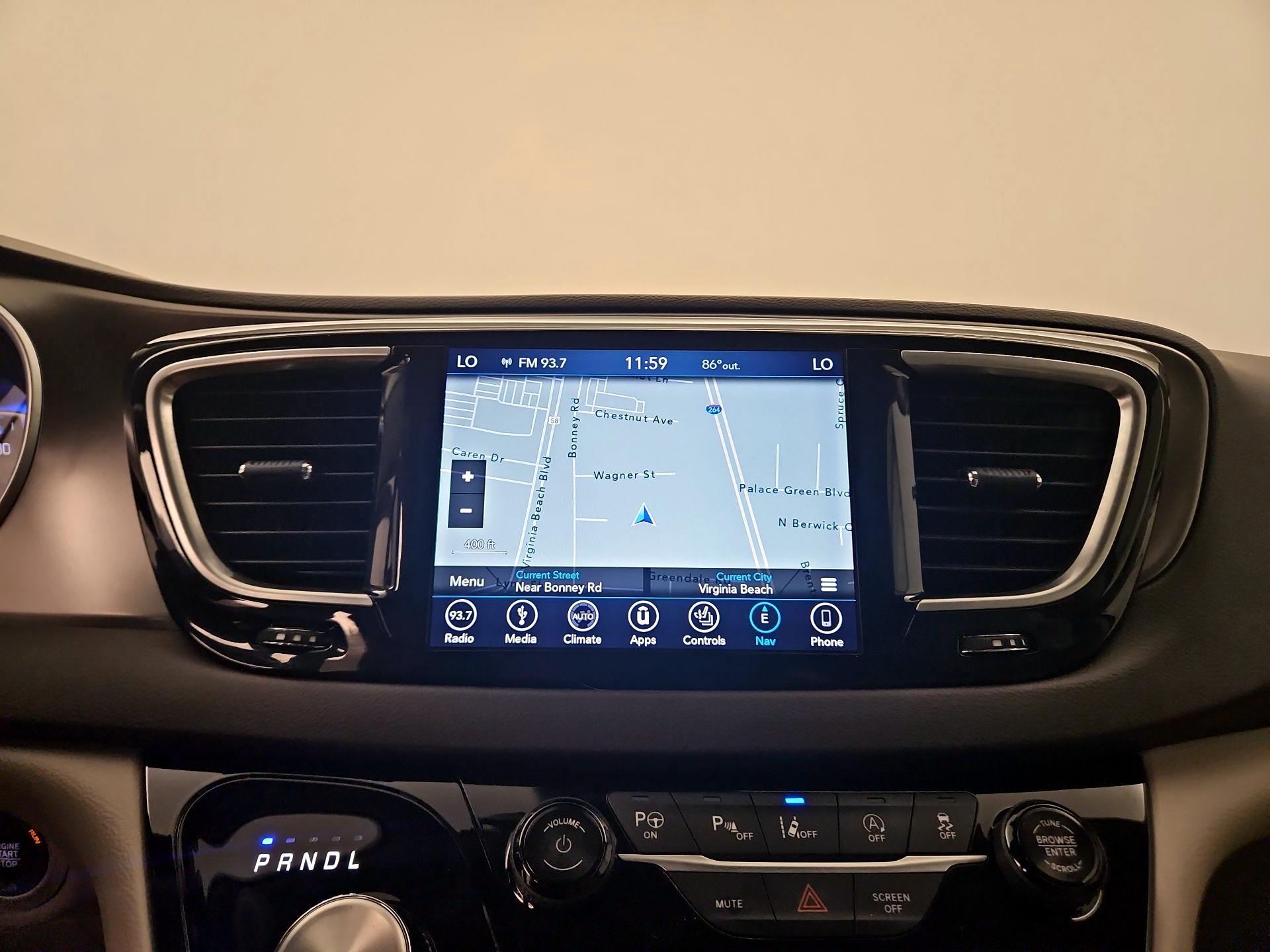 Thumbnail: 2018 Chrysler Pacifica - 14