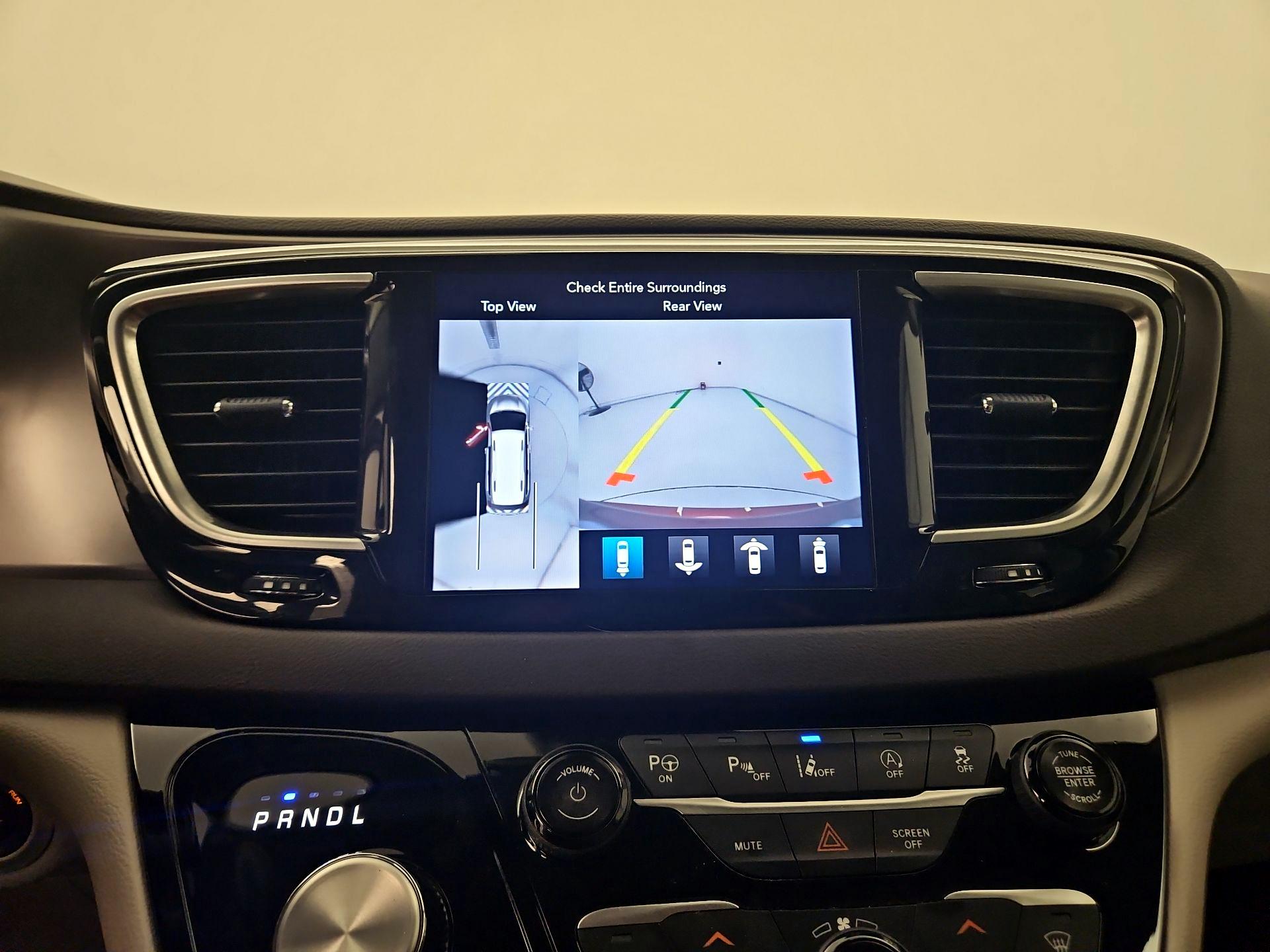 Thumbnail: 2018 Chrysler Pacifica - 15