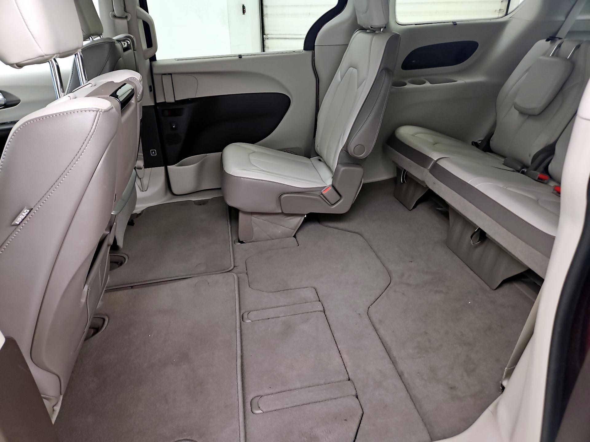 Thumbnail: 2018 Chrysler Pacifica - 20