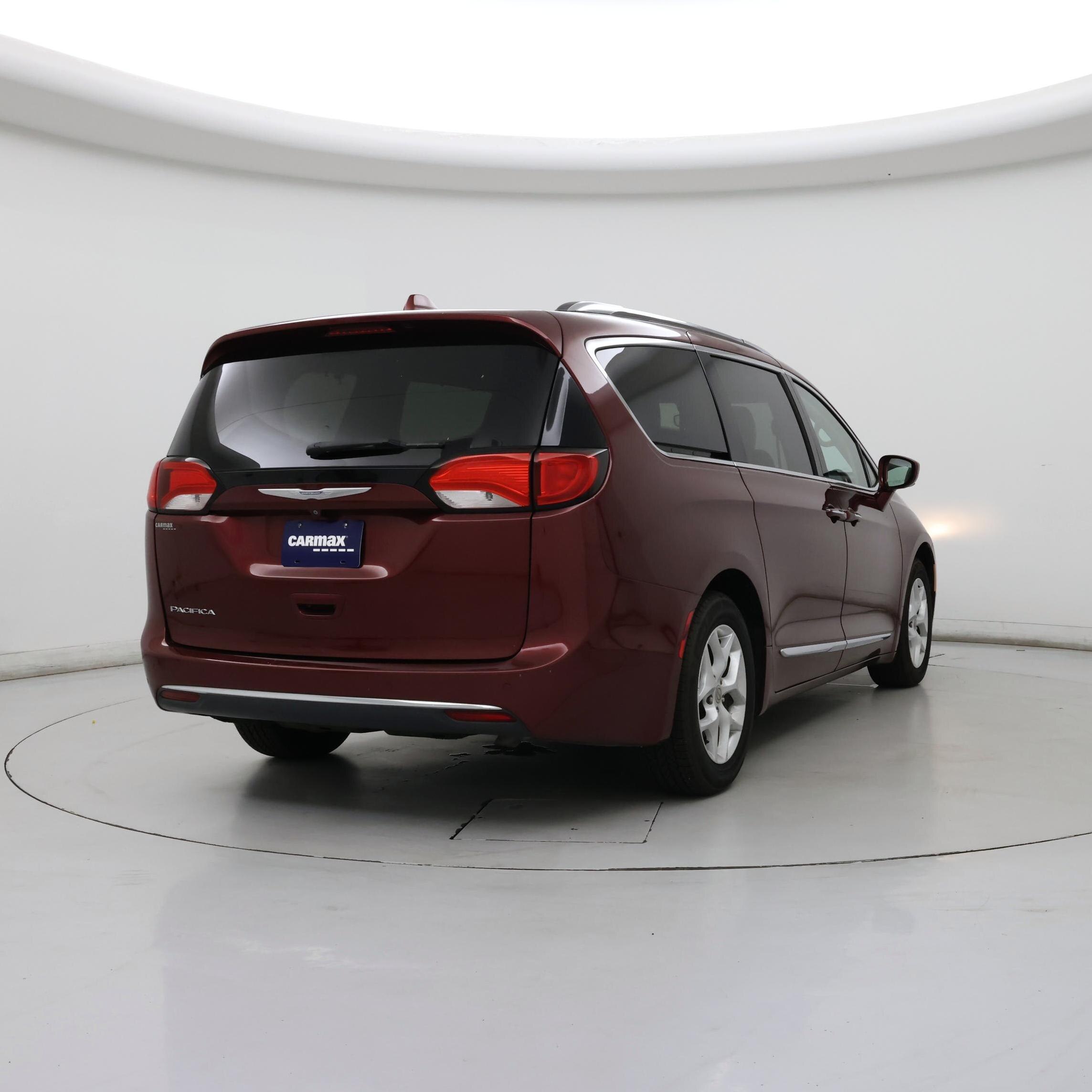 Thumbnail: 2018 Chrysler Pacifica - 8