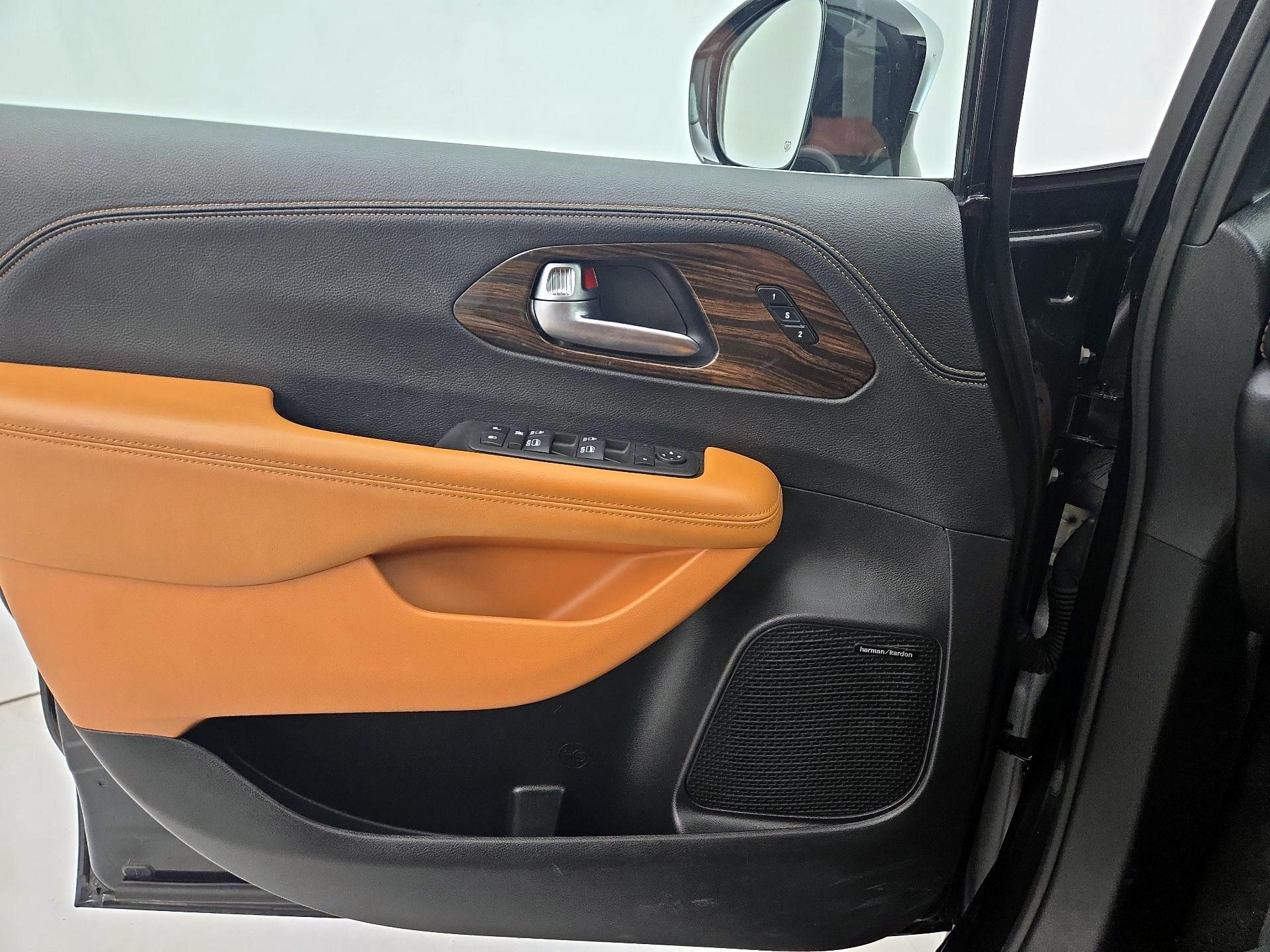 Thumbnail: 2022 Chrysler Pacifica - 12