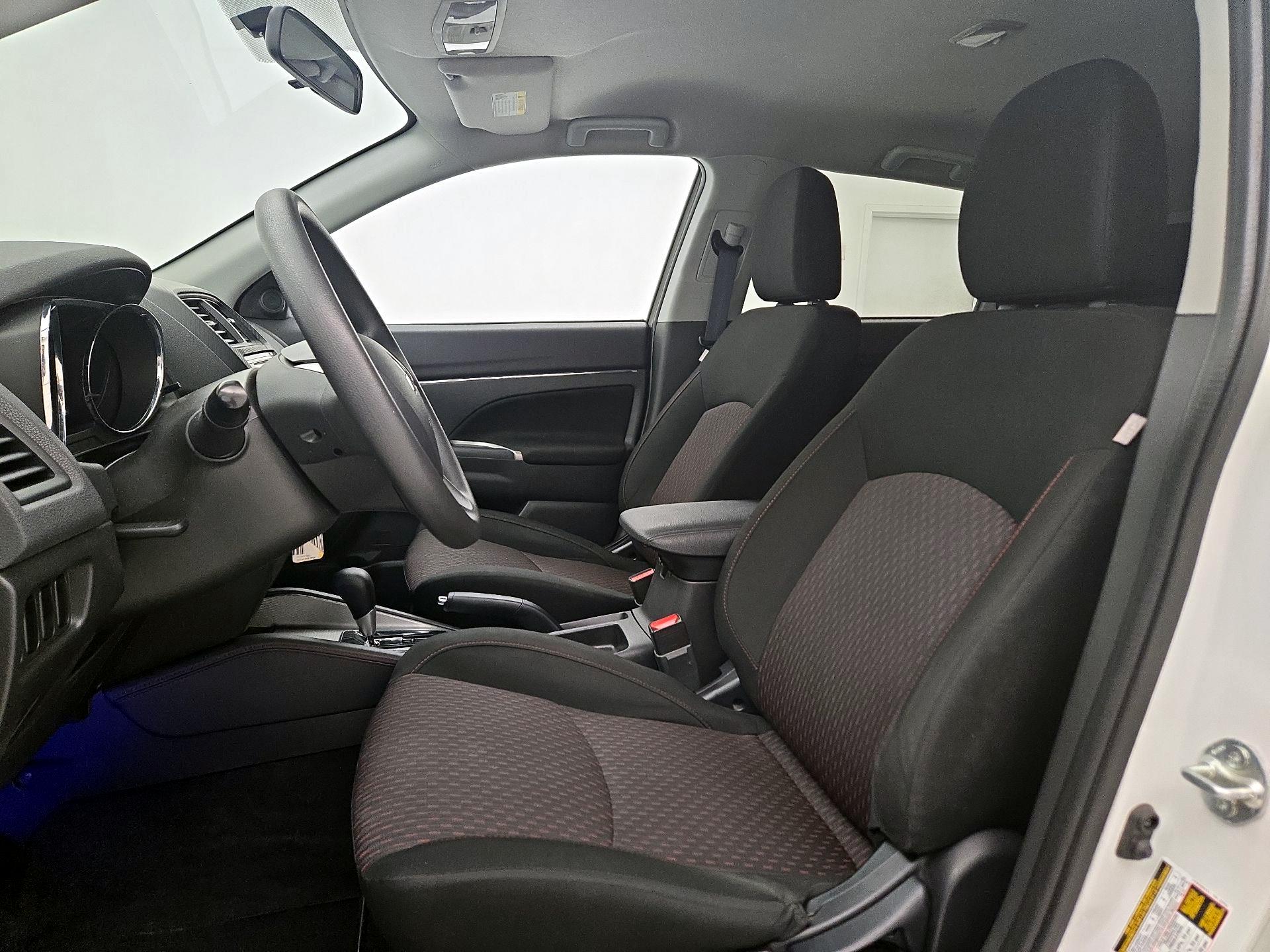 Thumbnail: 2019 Mitsubishi Outlander Sport - 11