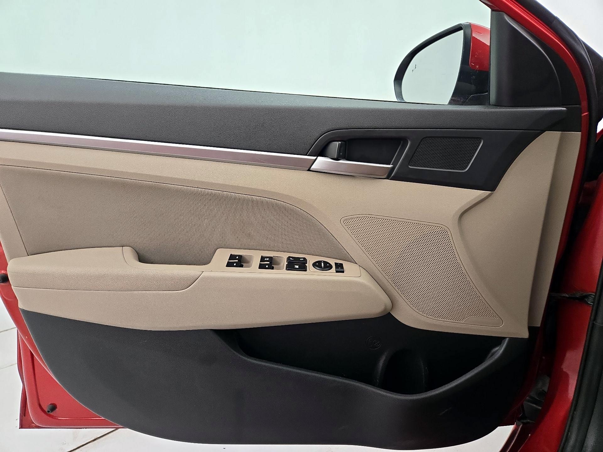 Thumbnail: 2020 Hyundai Elantra - 12