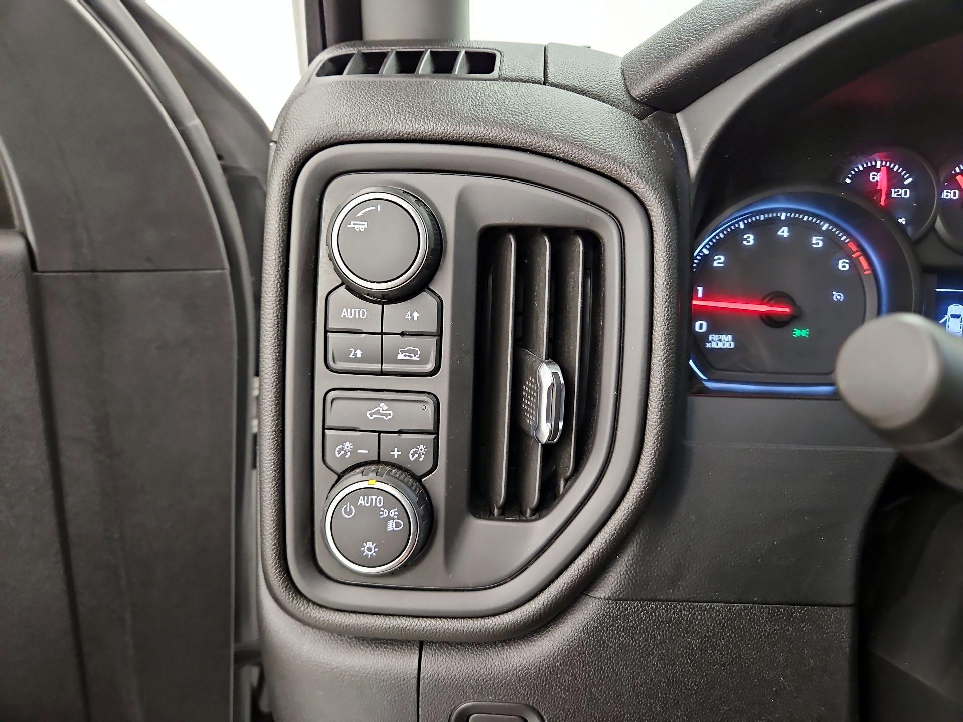 Thumbnail: 2019 Chevrolet Silverado 1500 - 13