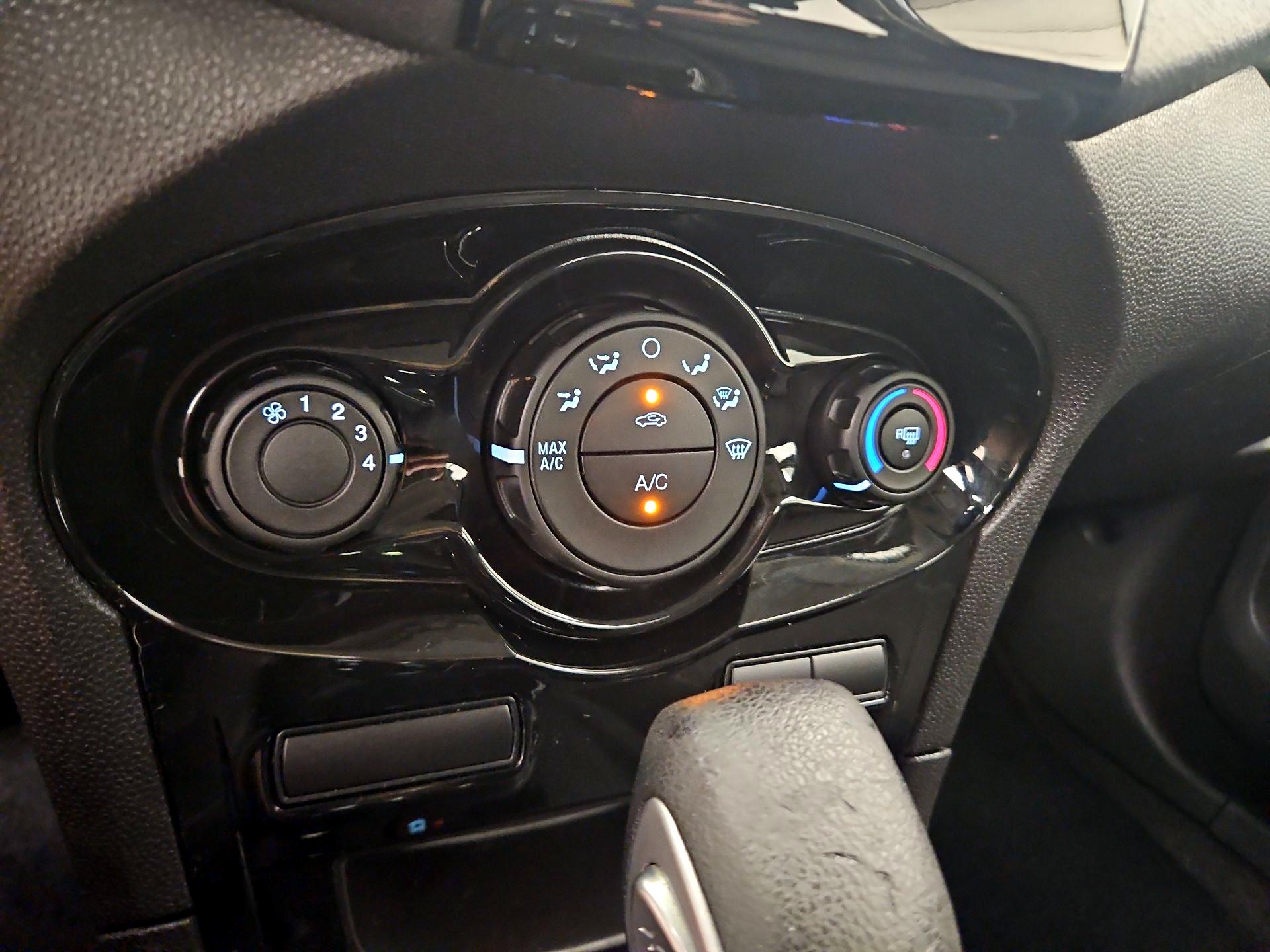 Thumbnail: 2016 Ford Fiesta - 16