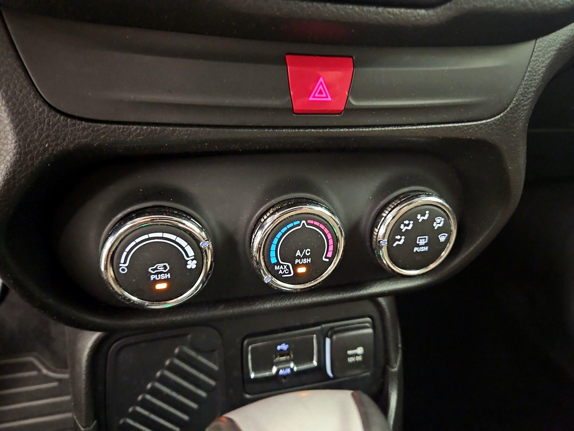 Thumbnail: 2016 Jeep Renegade - 16