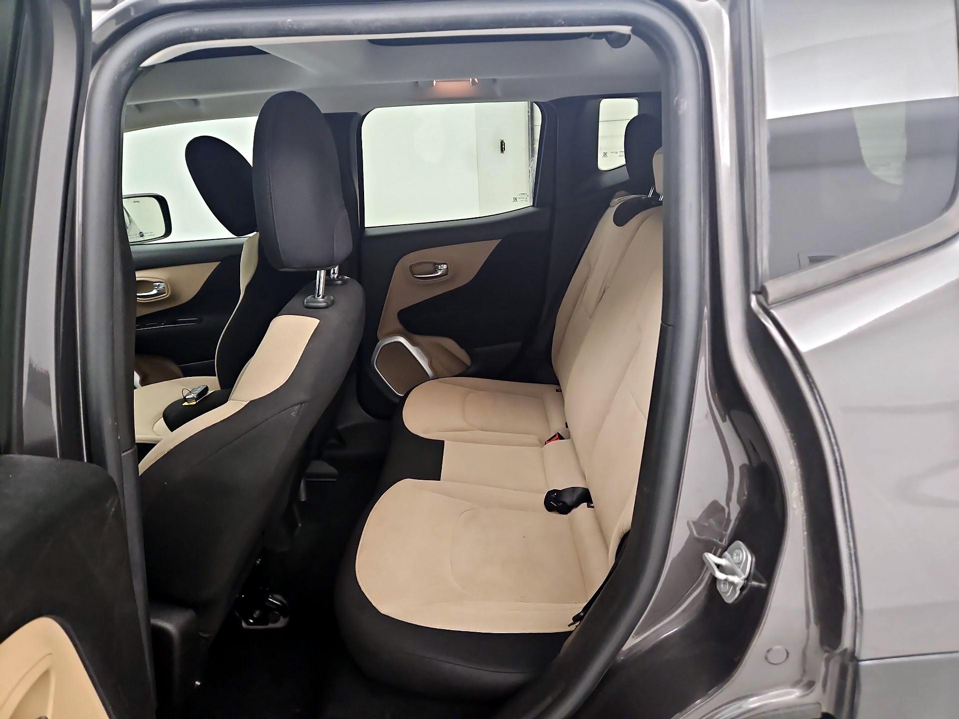 Thumbnail: 2016 Jeep Renegade - 19