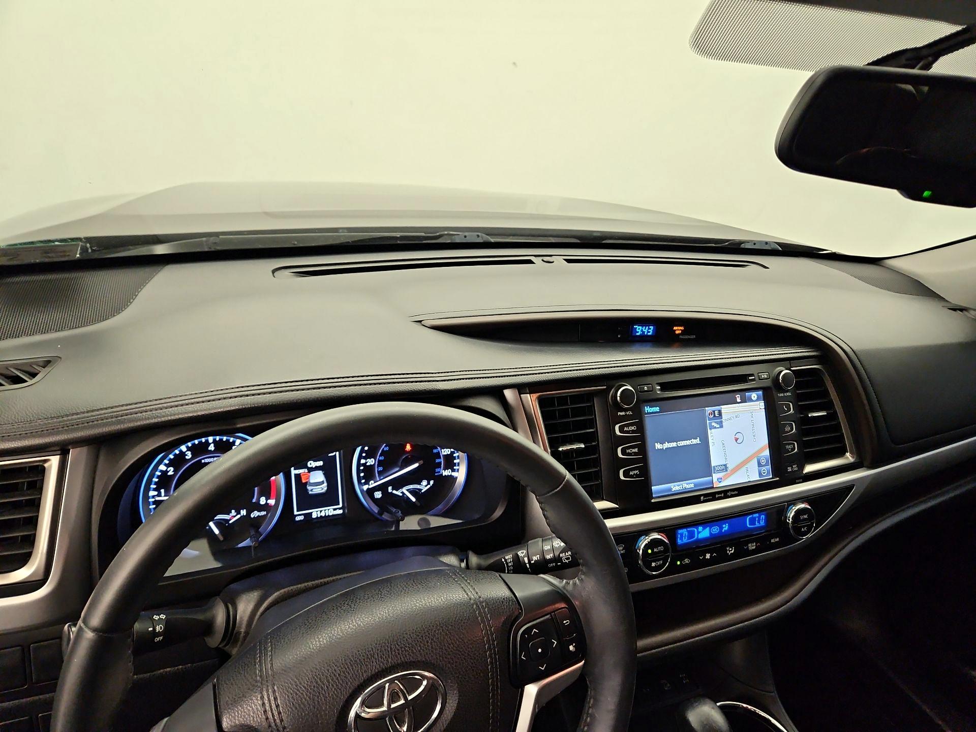 Thumbnail: 2016 Toyota Highlander - 9