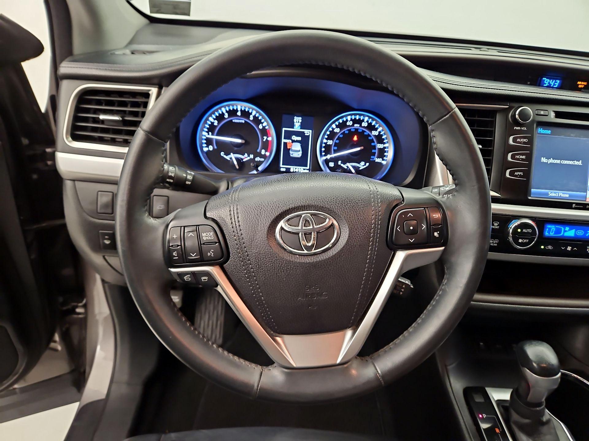 Thumbnail: 2016 Toyota Highlander - 10