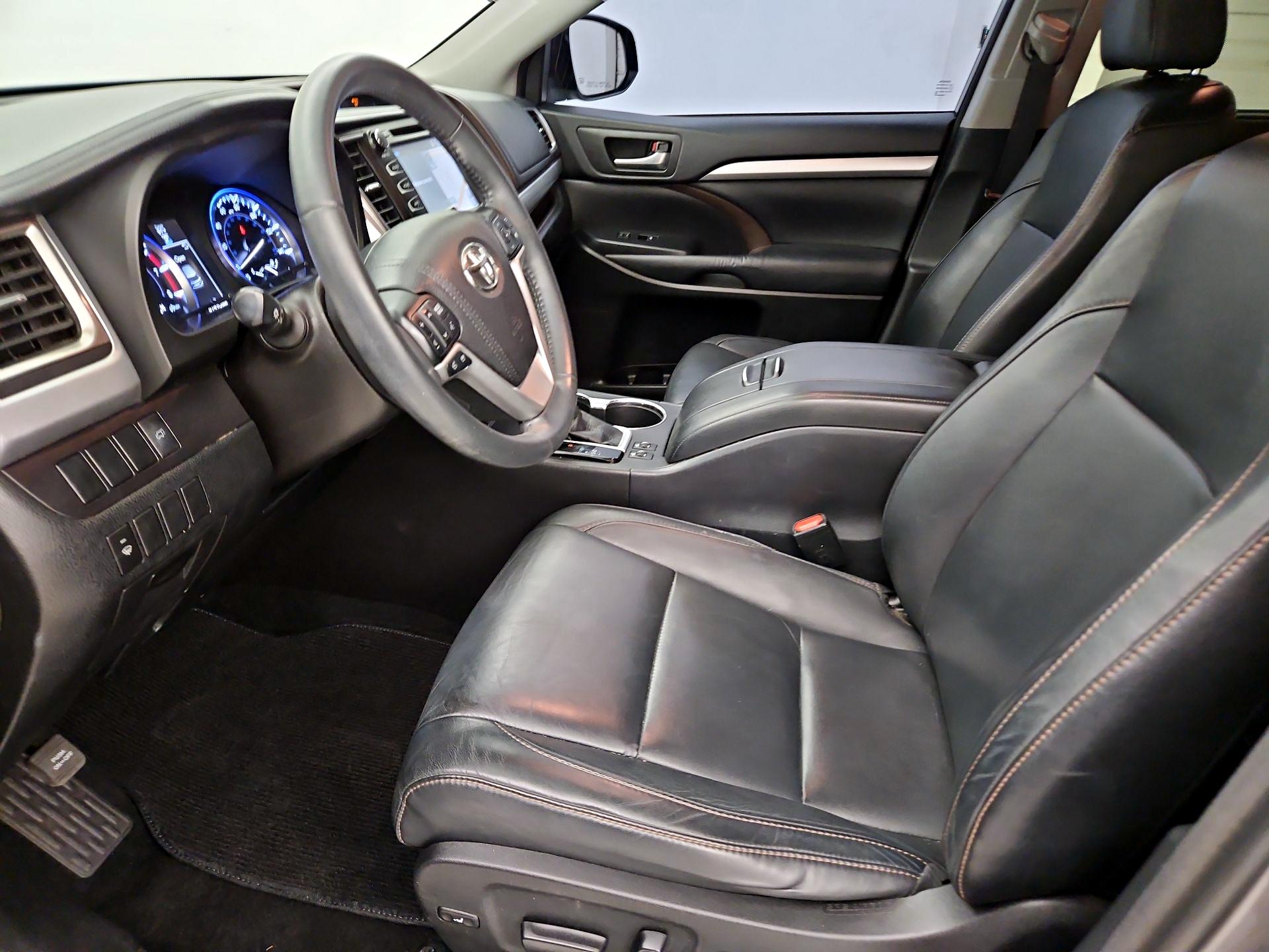 Thumbnail: 2016 Toyota Highlander - 11