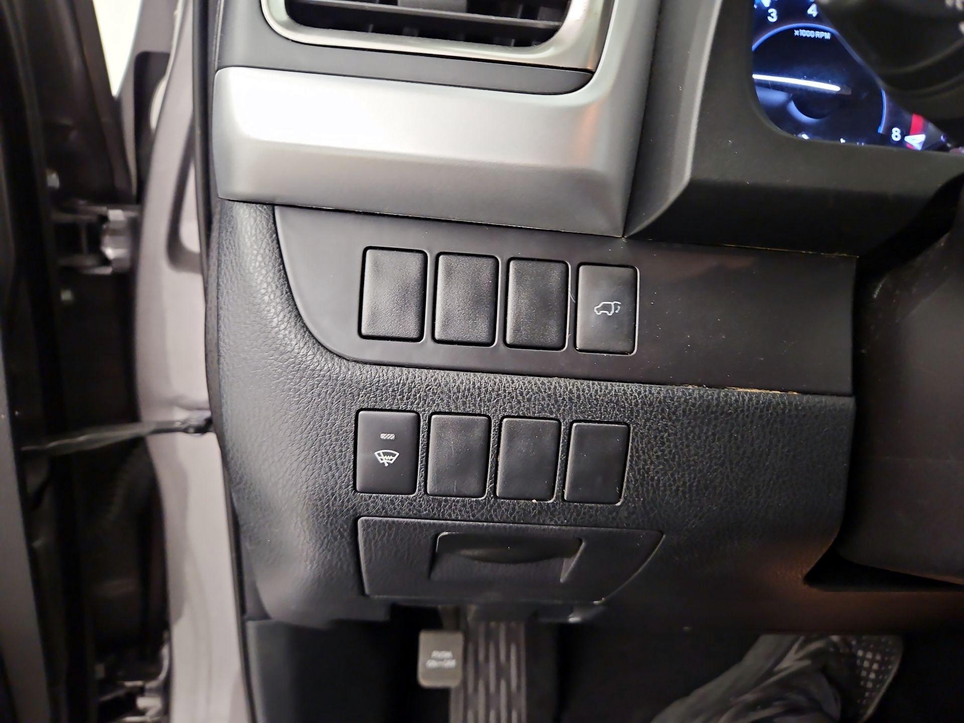 Thumbnail: 2016 Toyota Highlander - 13