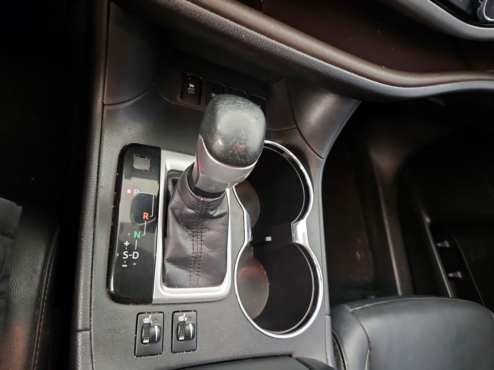 Thumbnail: 2016 Toyota Highlander - 18