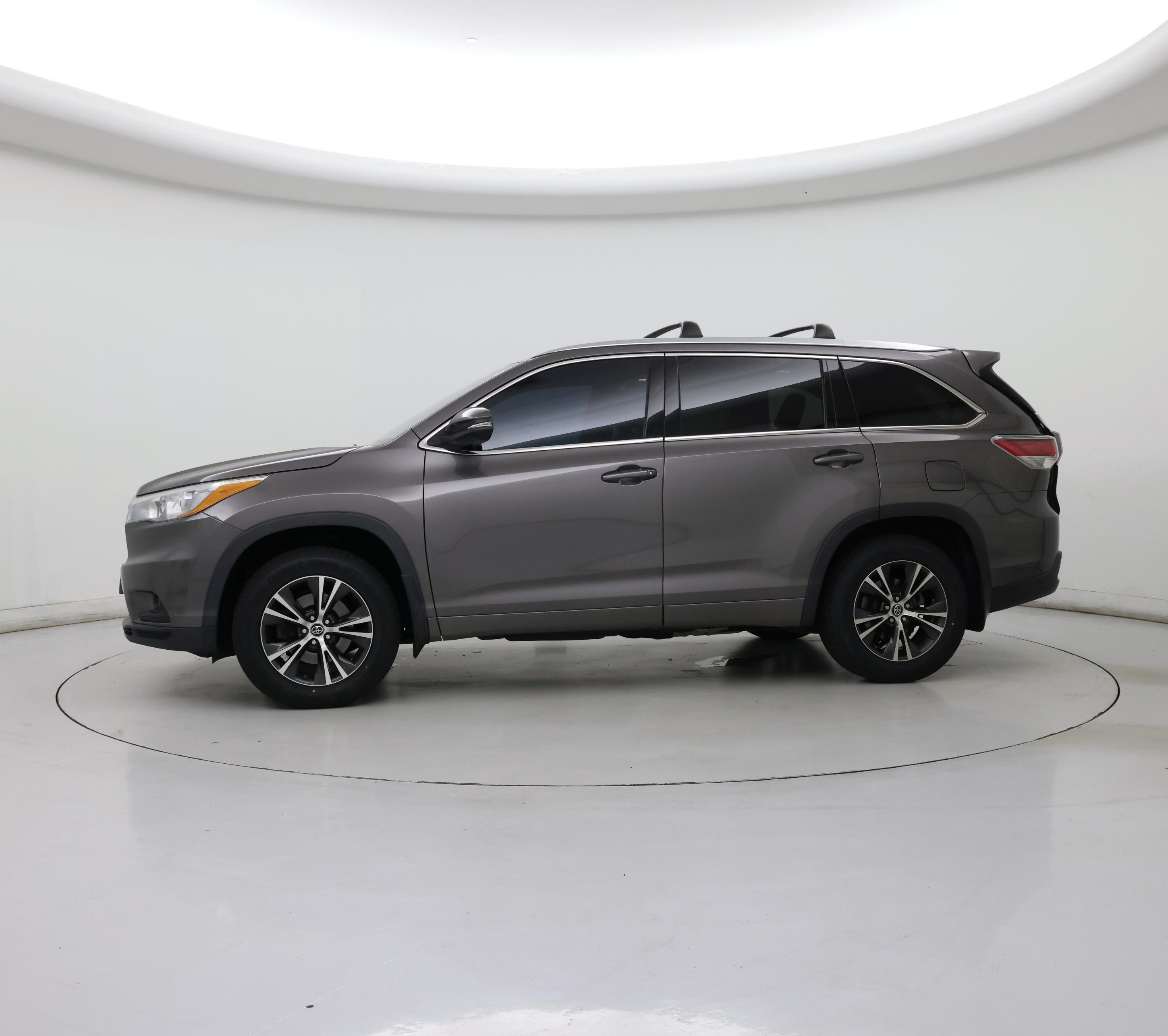Thumbnail: 2016 Toyota Highlander - 3