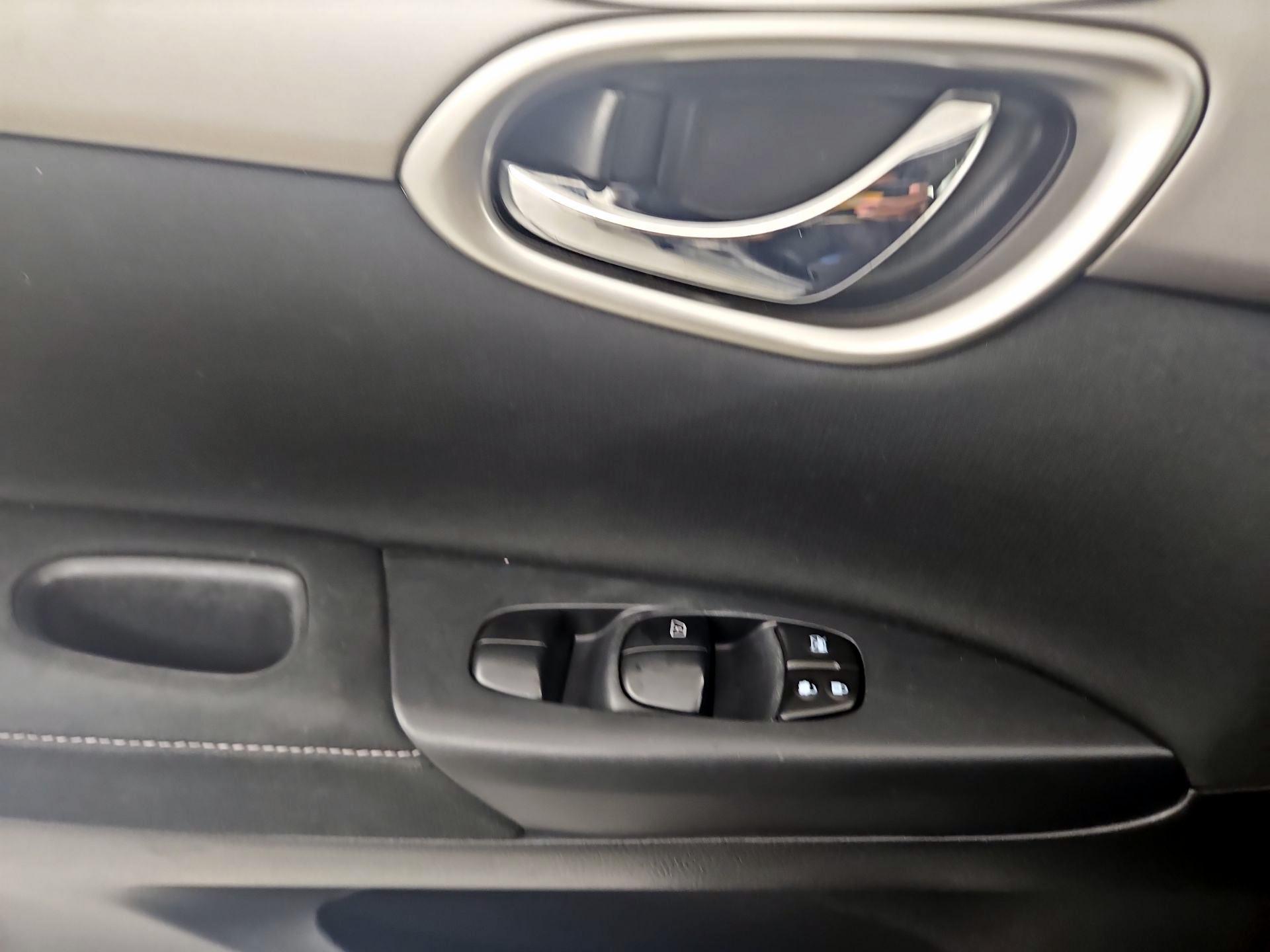 Thumbnail: 2015 Nissan Sentra - 12