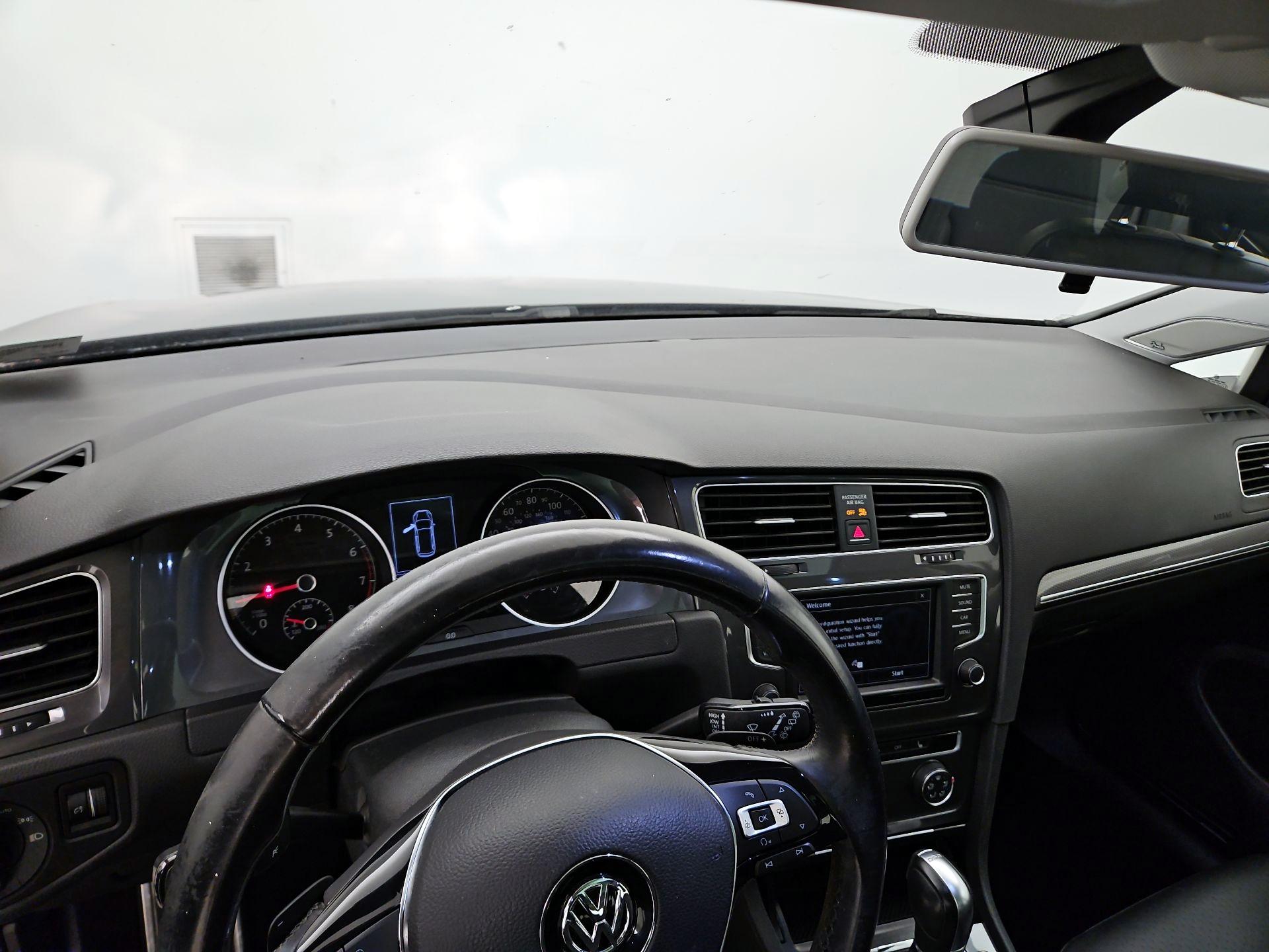 Thumbnail: 2017 Volkswagen Golf - 9