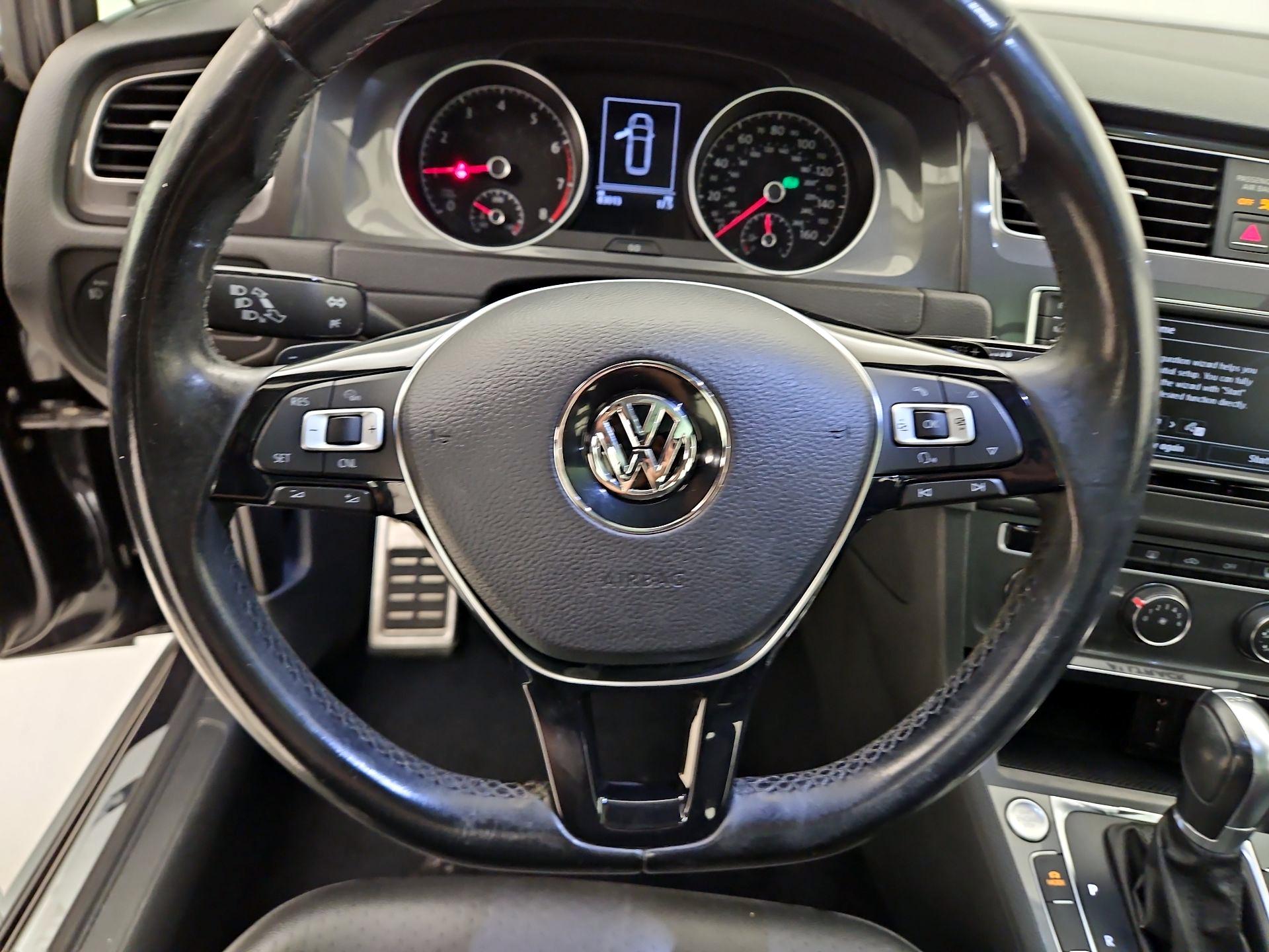 Thumbnail: 2017 Volkswagen Golf - 10