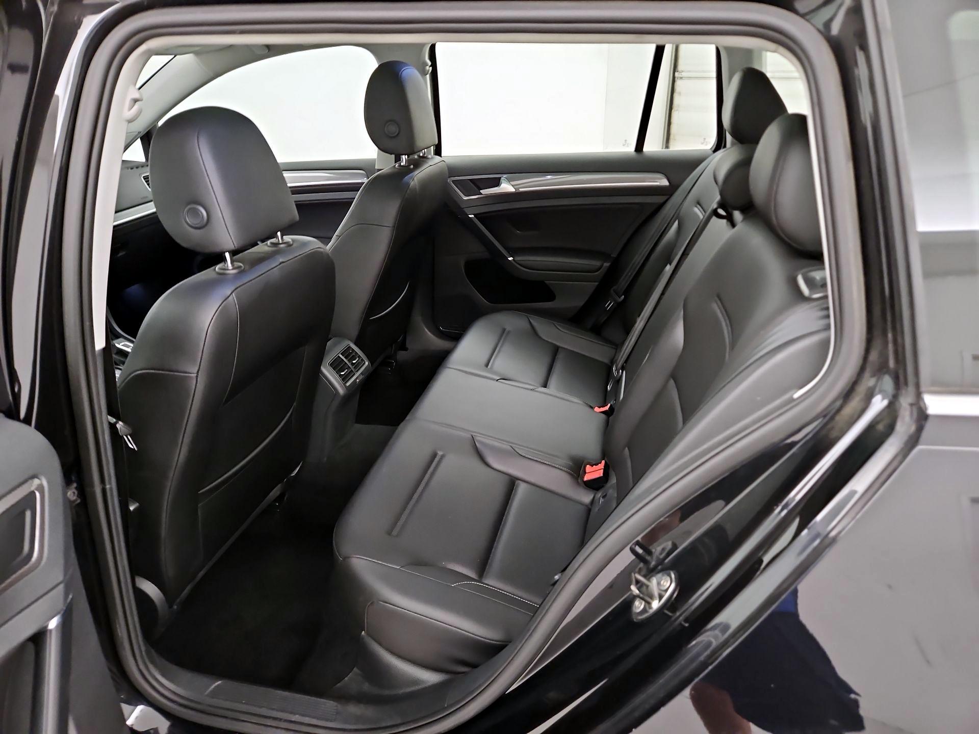 Thumbnail: 2017 Volkswagen Golf - 20