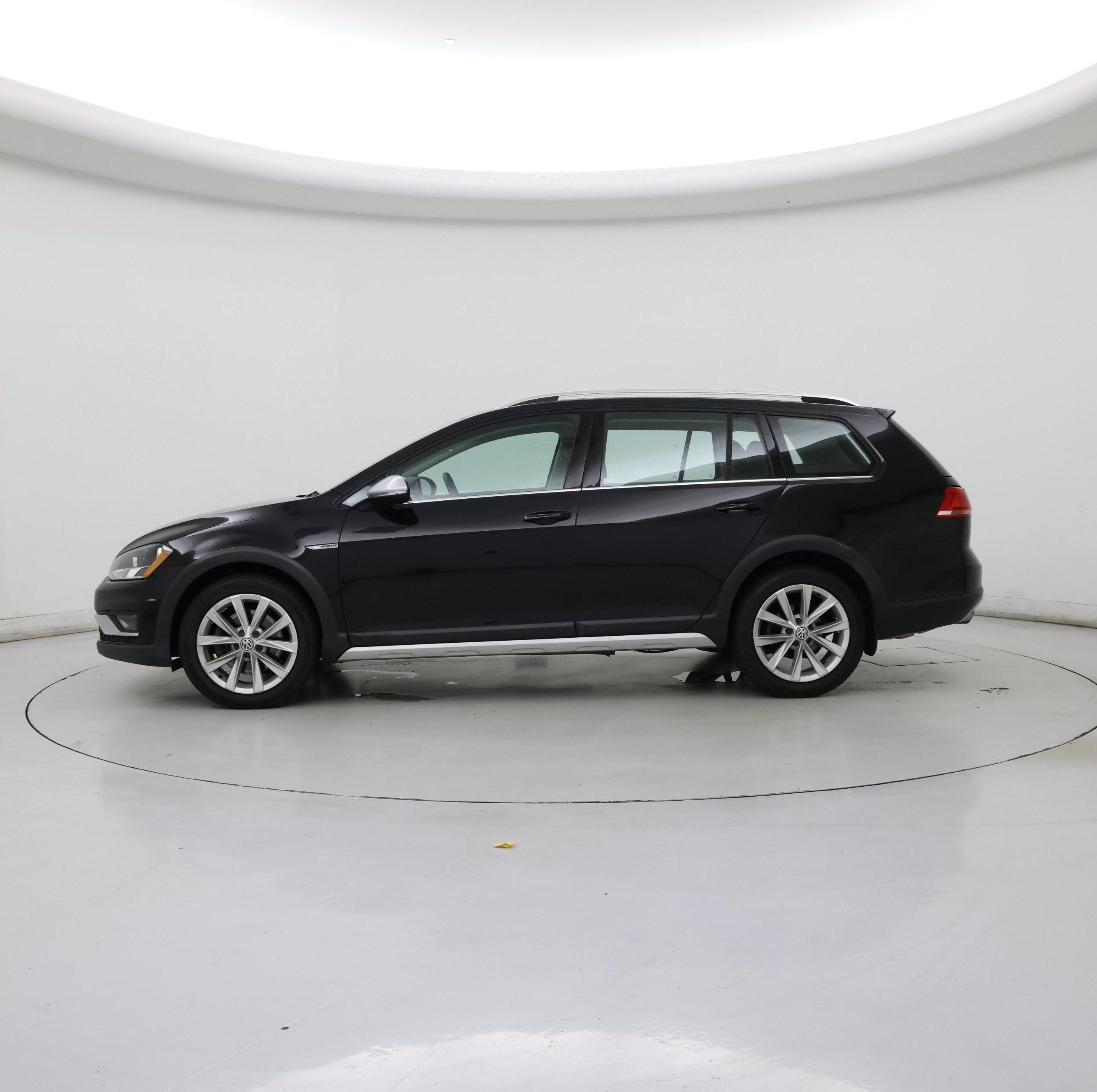 Thumbnail: 2017 Volkswagen Golf - 3