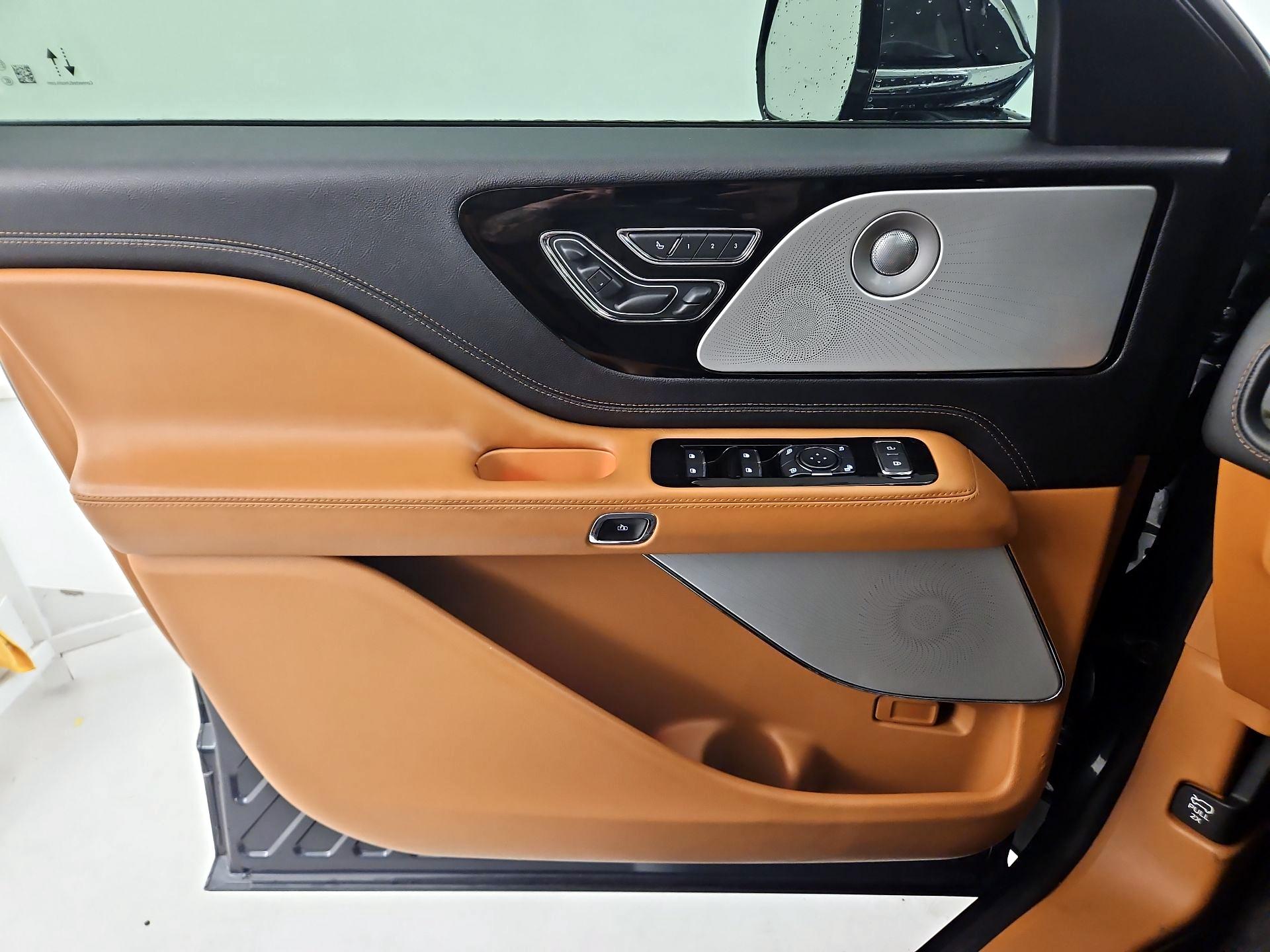 Thumbnail: 2020 Lincoln Aviator - 12