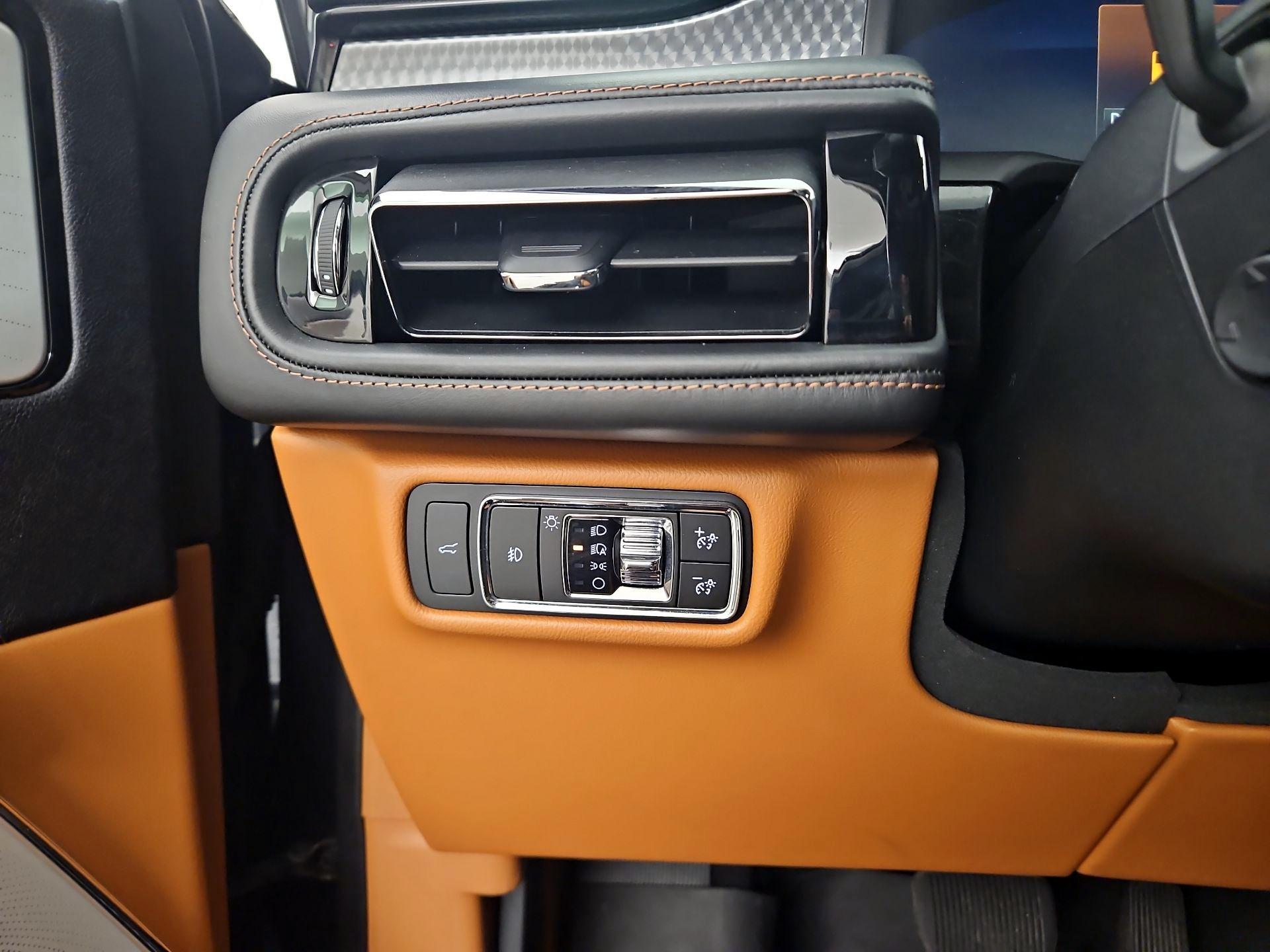 Thumbnail: 2020 Lincoln Aviator - 13