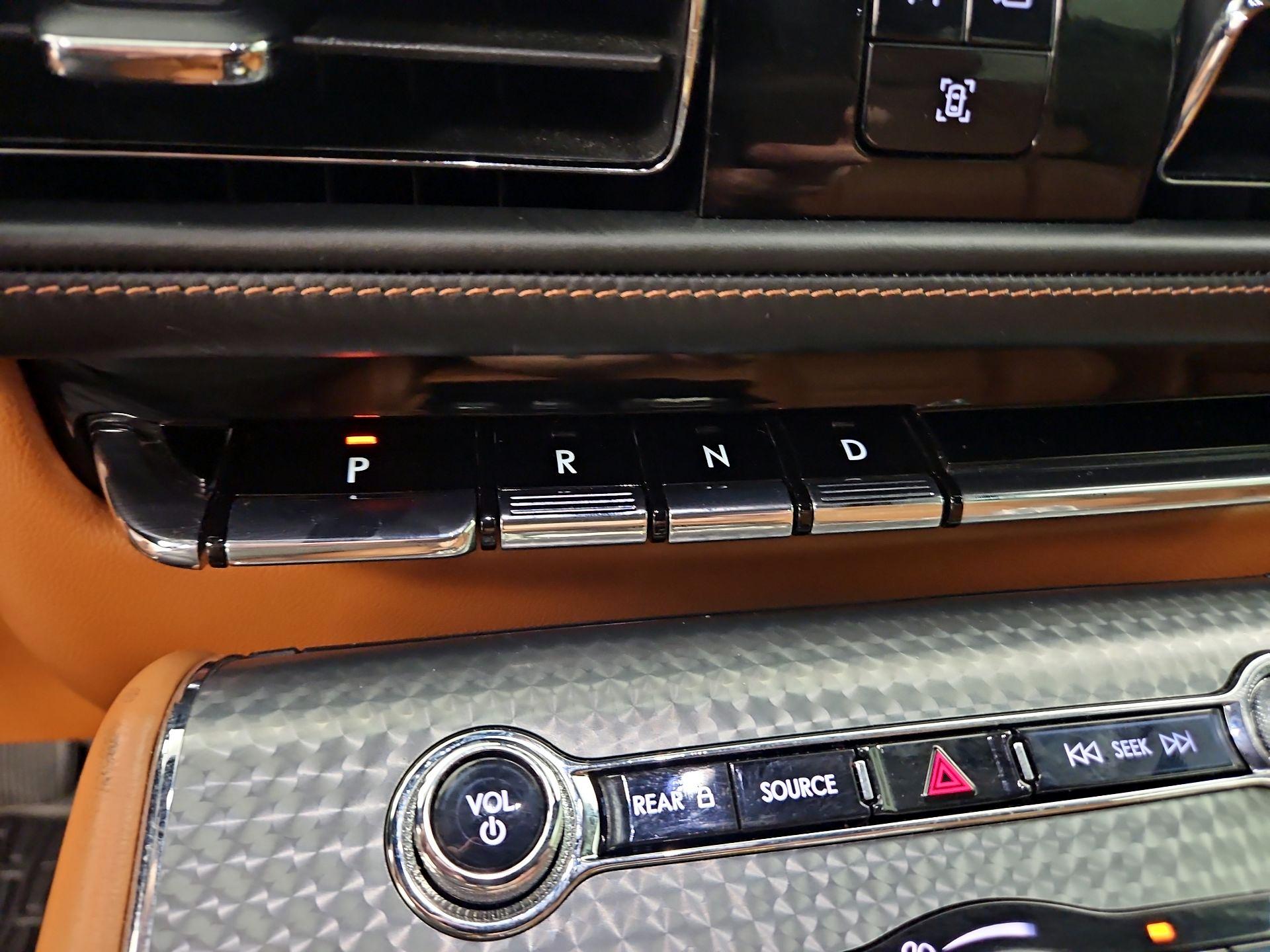 Thumbnail: 2020 Lincoln Aviator - 18