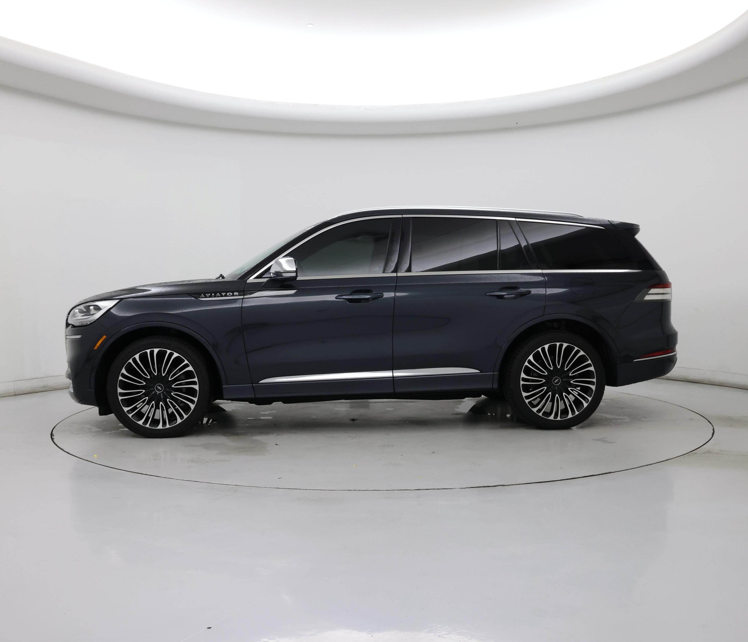 Thumbnail: 2020 Lincoln Aviator - 3