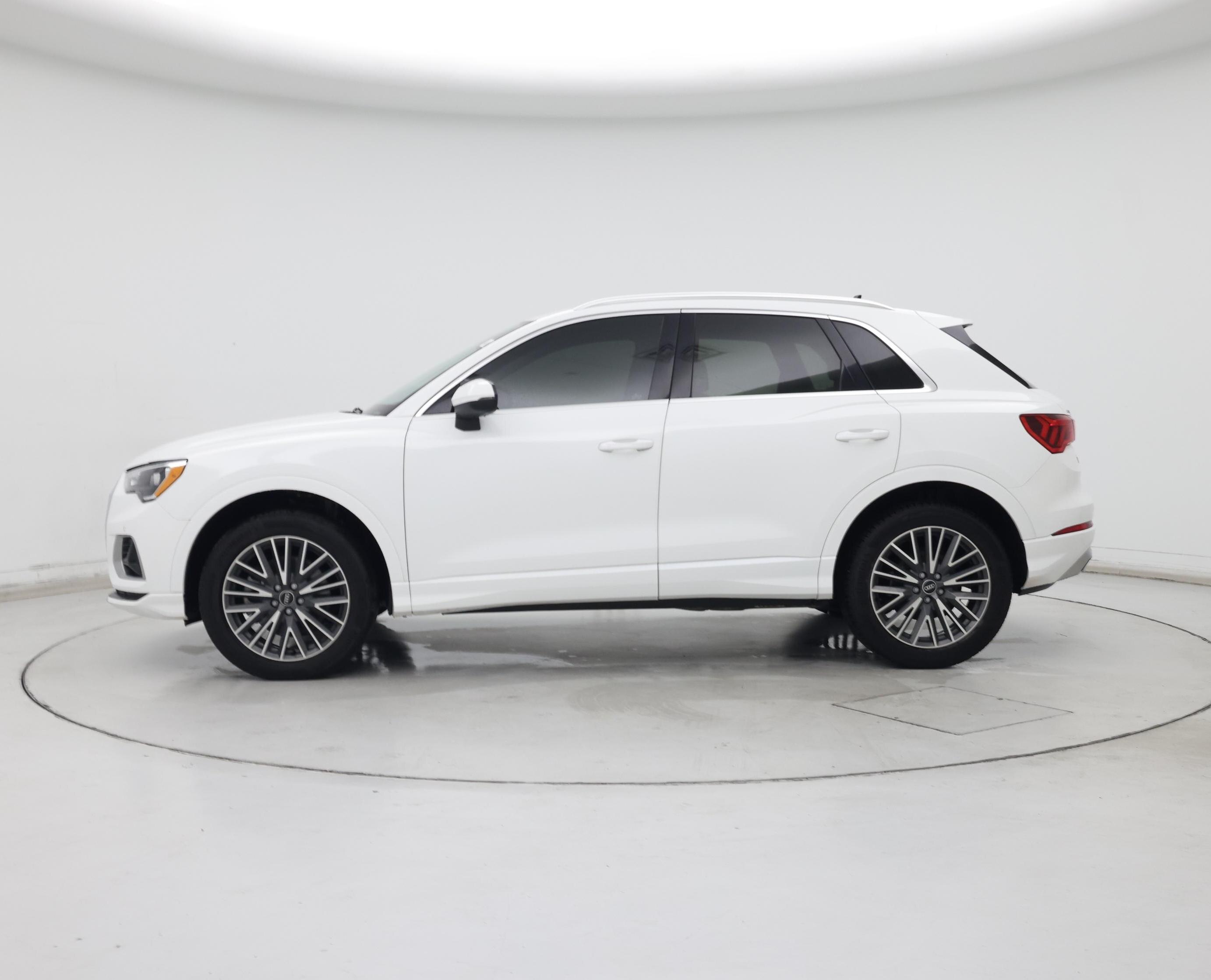 Thumbnail: 2022 Audi Q3 - 3
