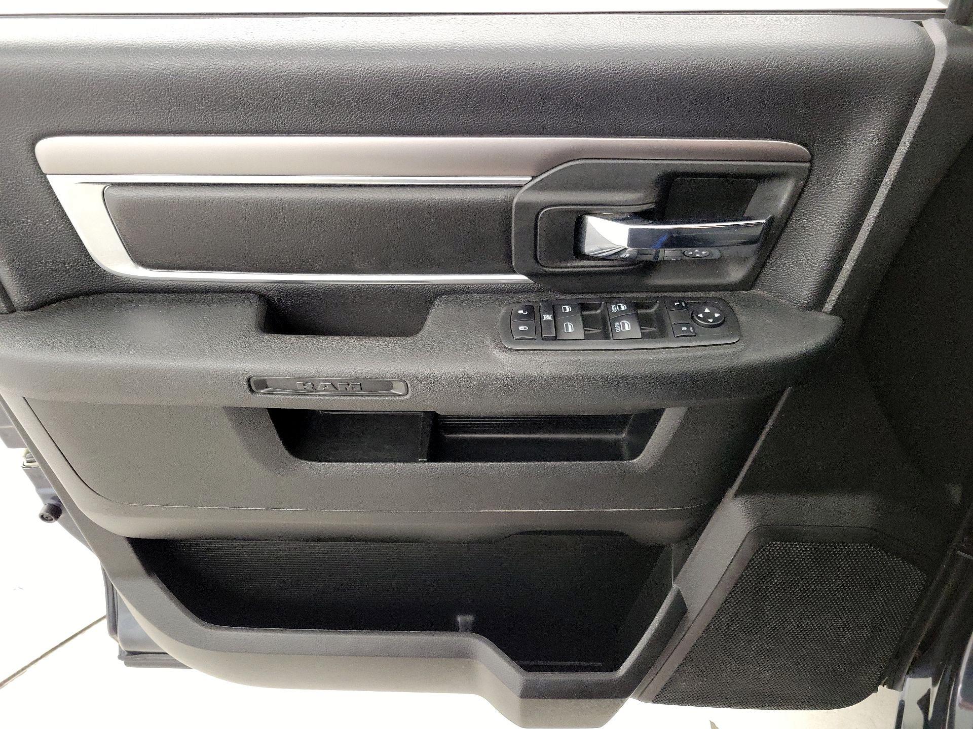 Thumbnail: 2021 RAM 1500 Classic - 12